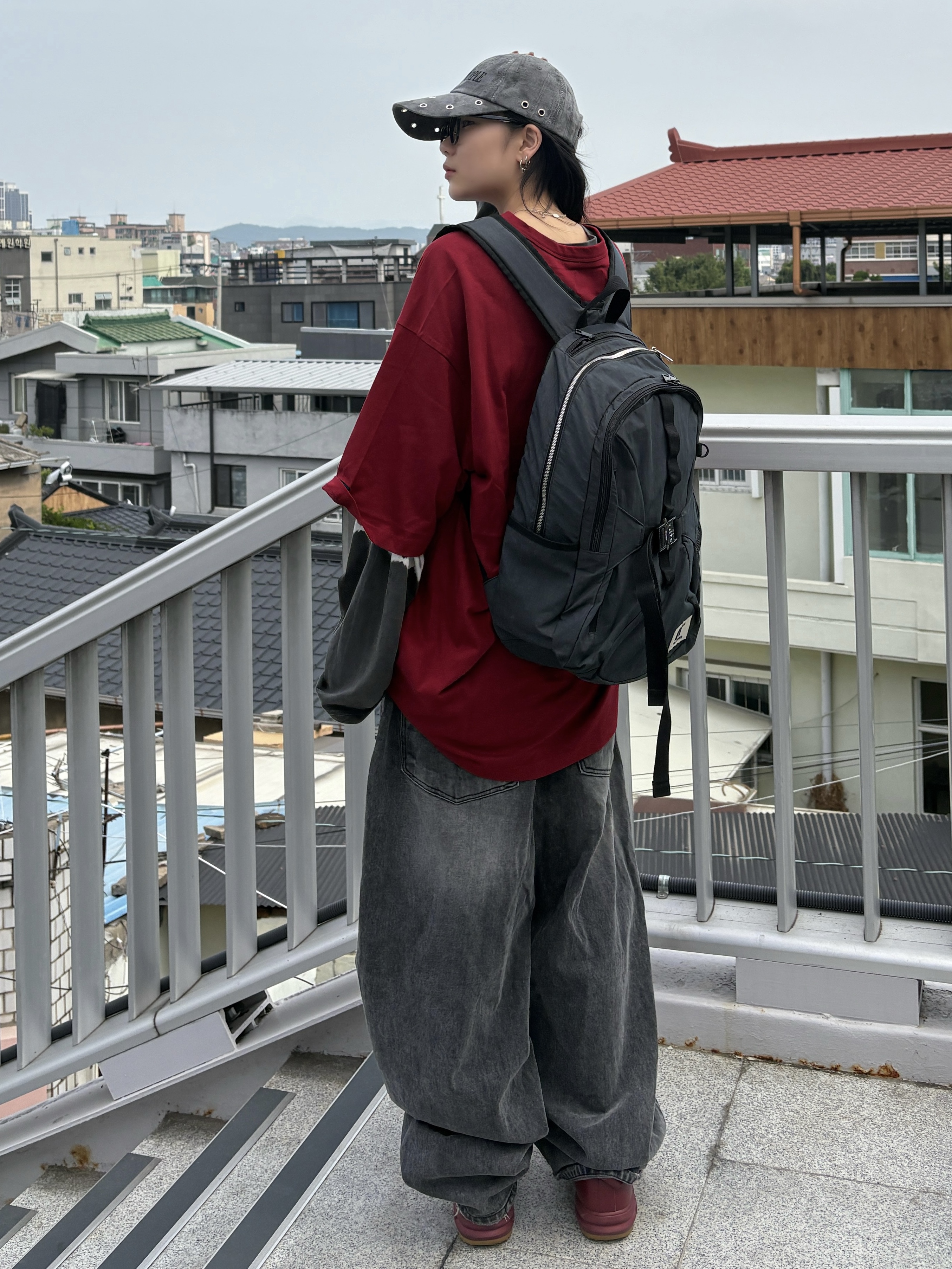 Ajobyajo PBA DBOF Collage T-Shirt Burgundy 착용 스타일 - 2