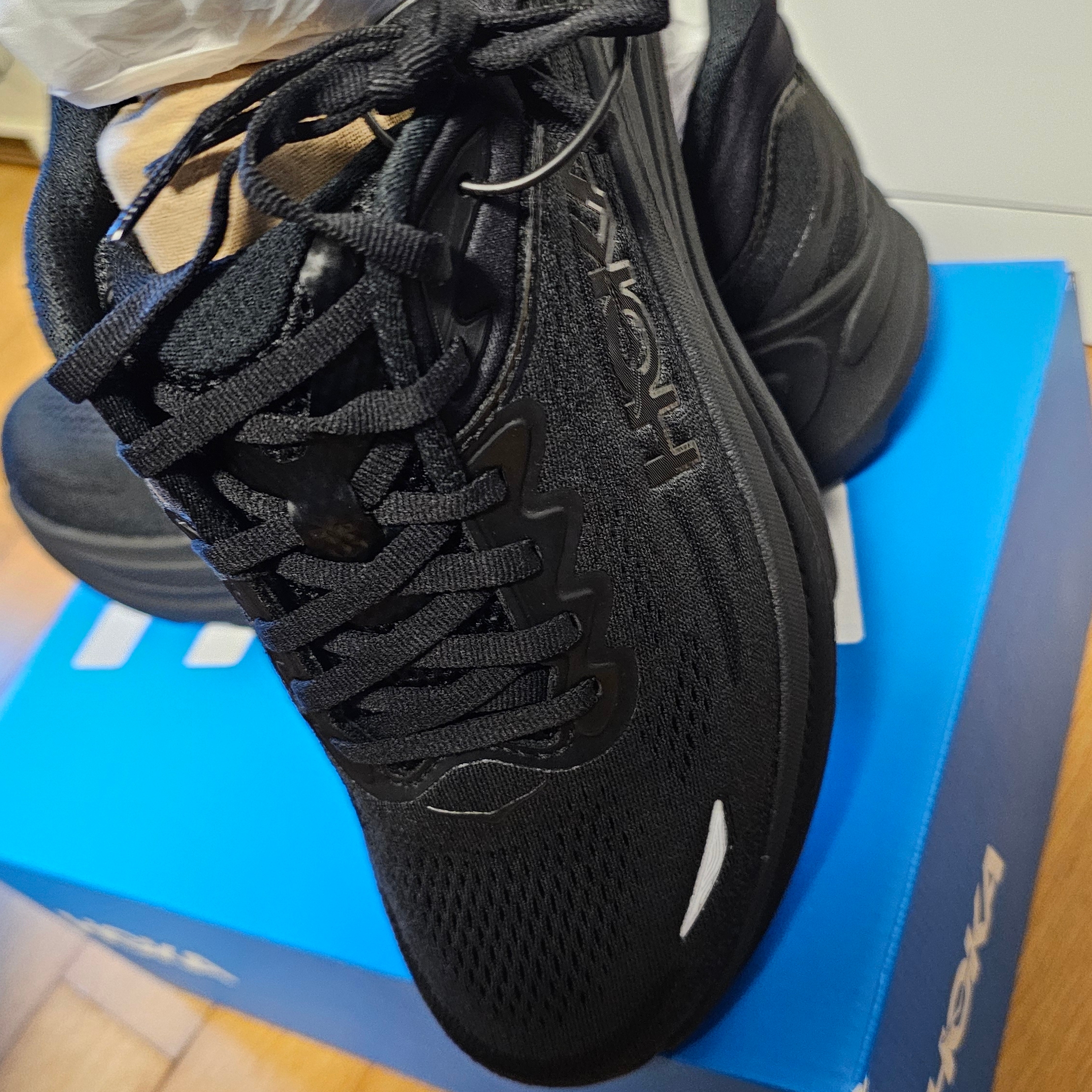 Hoka Bondi 9 Black - Wide 착용 스타일