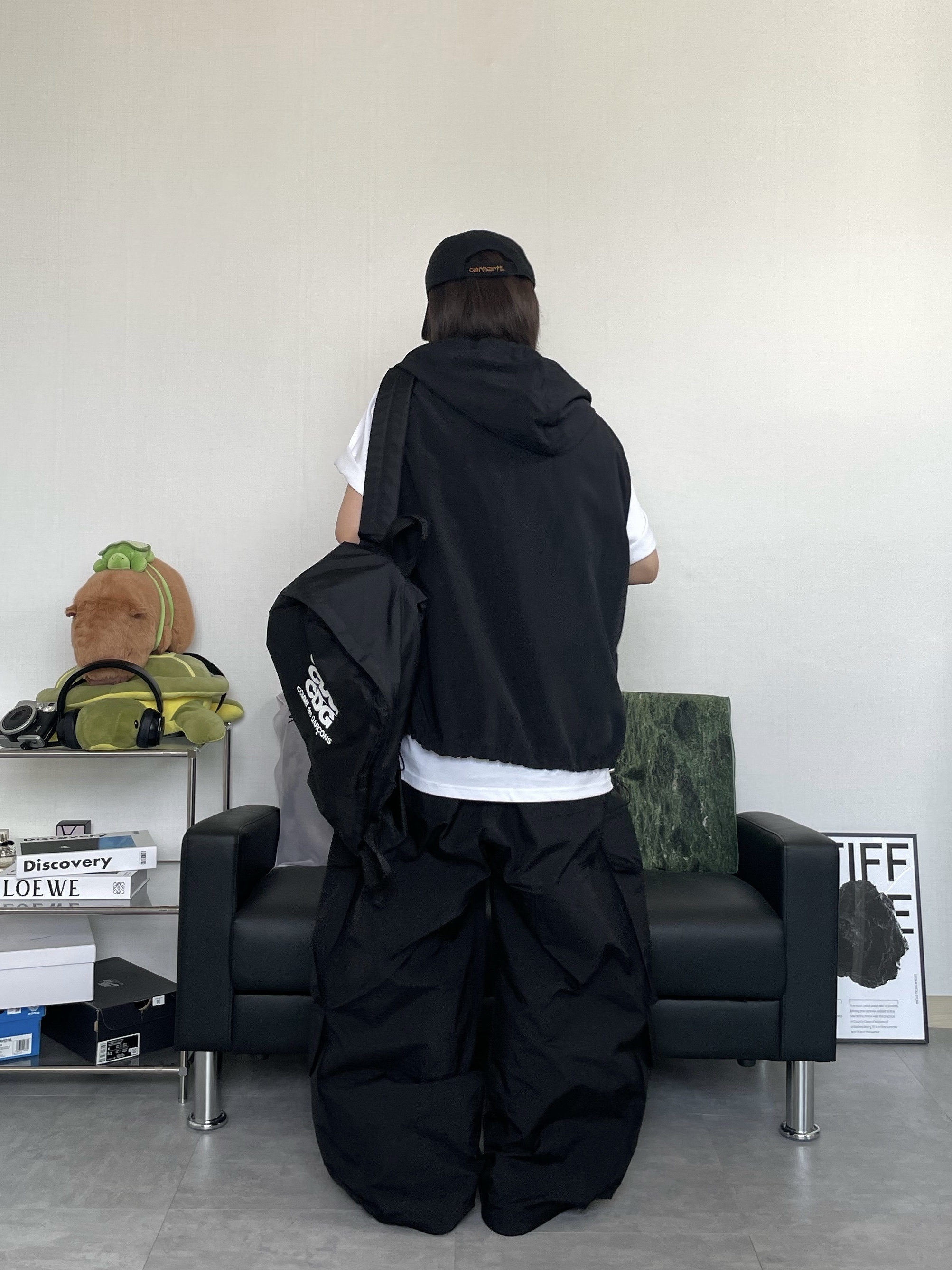 Carhartt Canvas Cap Black, (W) Keen Newport H2 Triple Black 착용 스타일 - 3