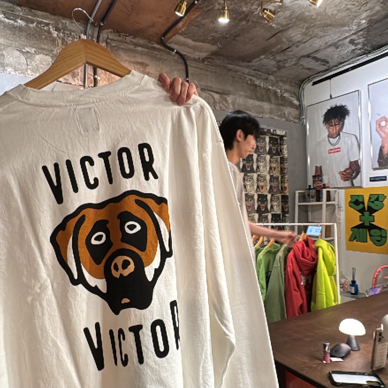 Victor Victor Long Sleeve T-Shirt White 착용 스타일
