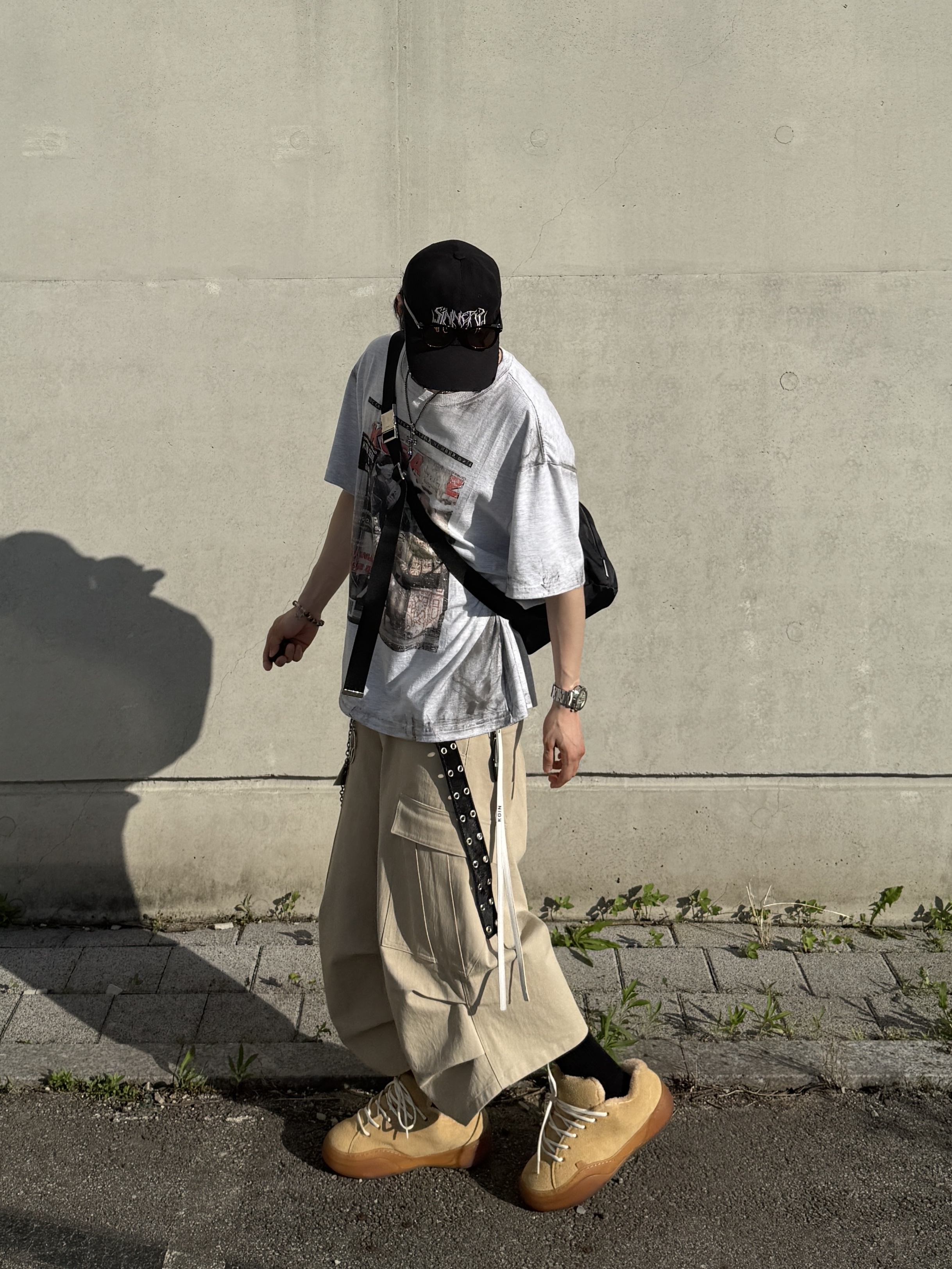ERL Vamp Skate Shoes Sand, GRAILZ x KOIN SEOUL Magazine T-Shirts Melange Grey 착용 스타일 - 2