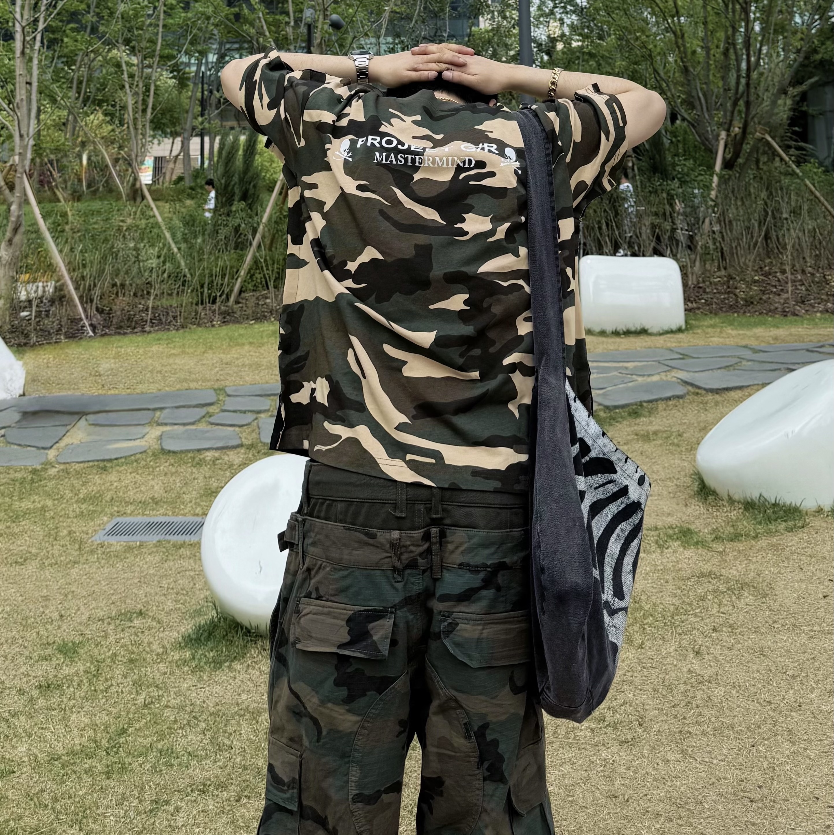 Project G/R x Mastermind Two Faced Outseam T-Shirt Black Camo, Project G/R 3 Layered Cargo Pants Camo 착용 스타일 - 1