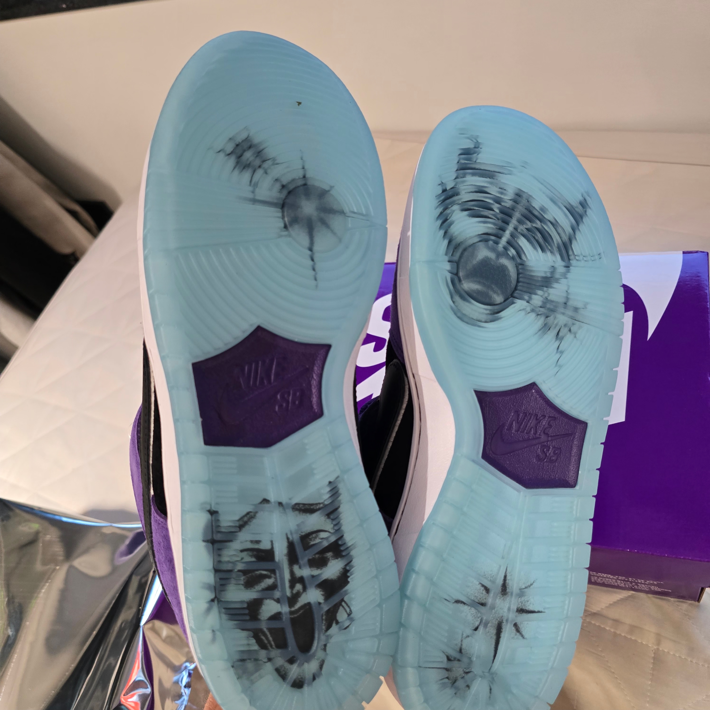 Nike x Hayley Wilson SB Dunk Low Pro Black and Court Purple, Supreme Announcing T-Shirt Black - 25SS 착용 스타일 - 5