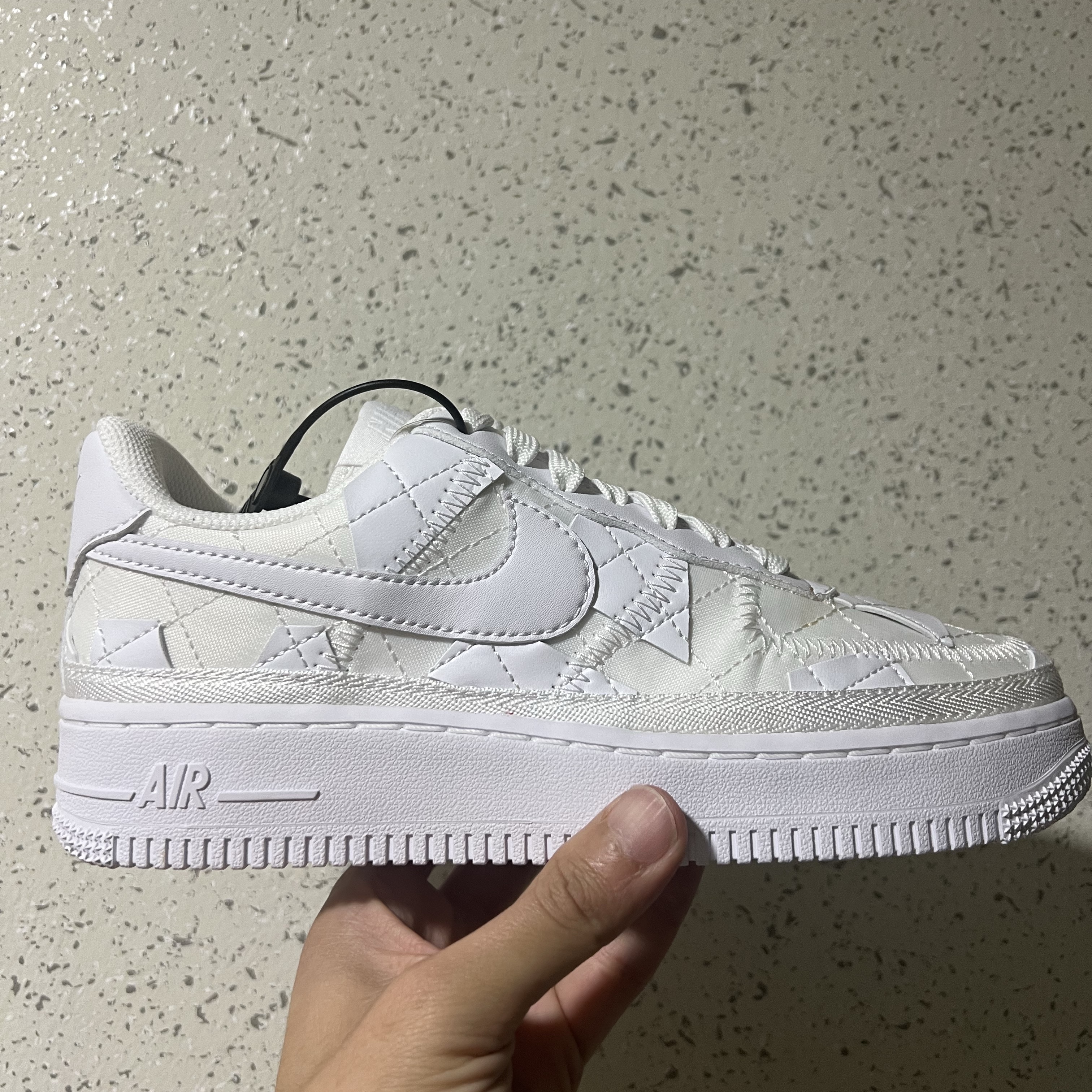 Nike x Billie Eilish Air Force 1 Low SP Triple White 착용 스타일 - 1