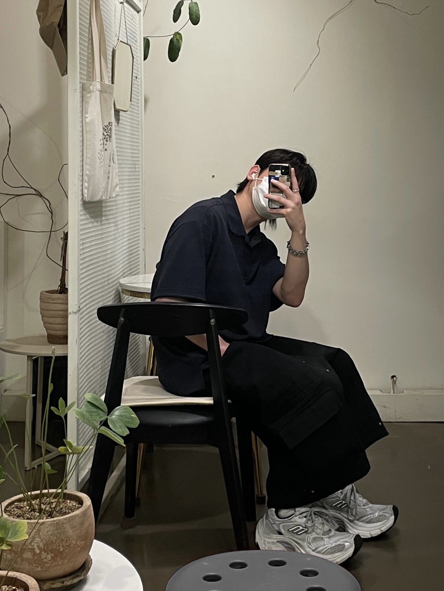Hono Report Leaf Bracelet, Nos Couleurs x Koin Rivet Carpenter Shorts Black 착용 스타일