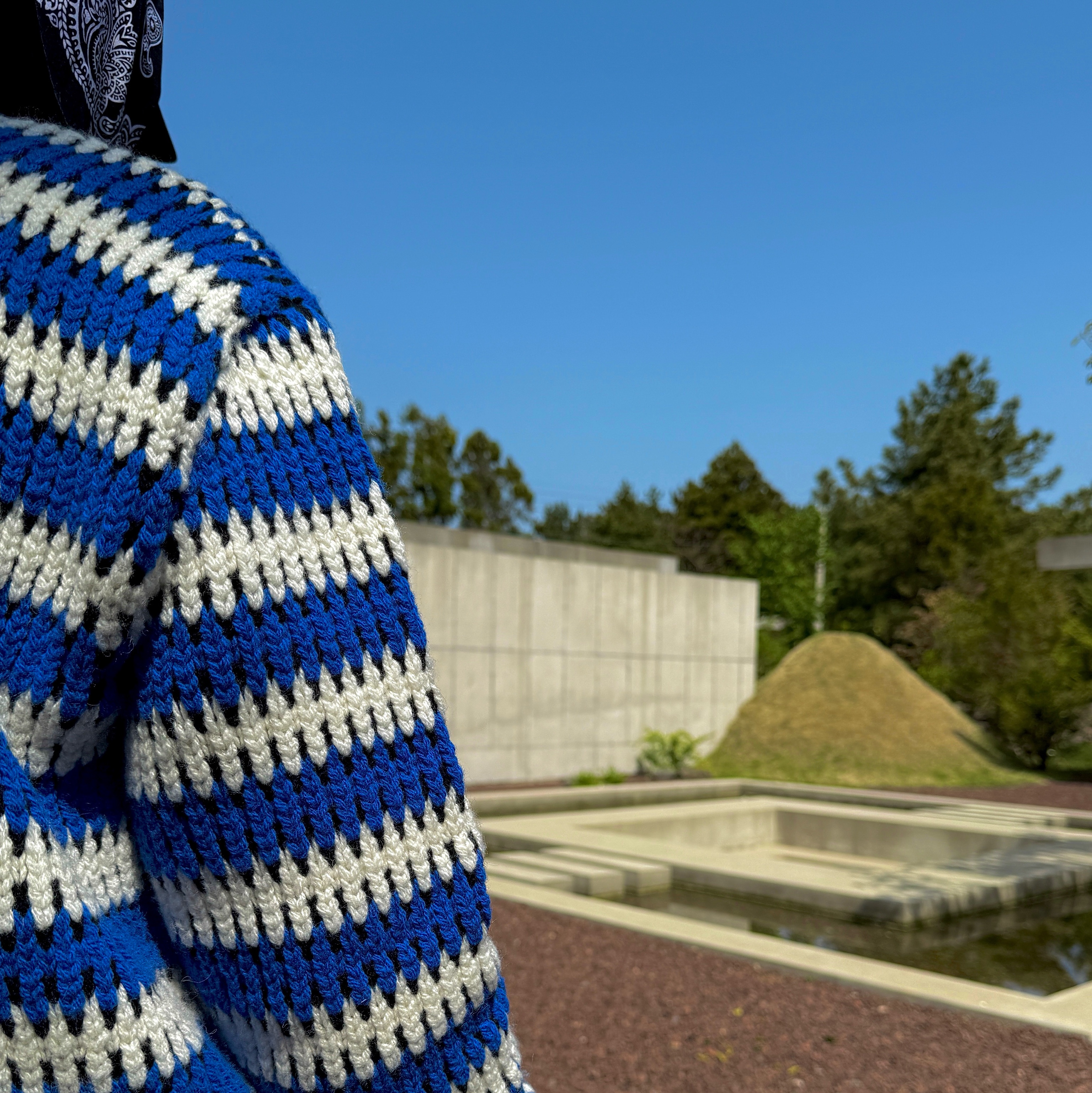 STU Stripe Collar Zip UP Sweater Blue, STU Wide Cotton Pants Beige 착용 스타일 - 2