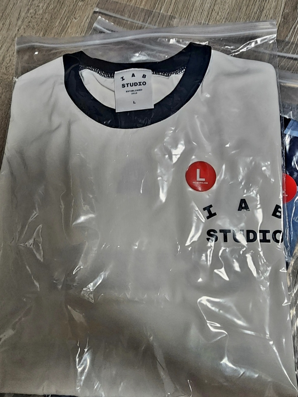 IAB Studio Established T-Shirt White Black 착용 스타일