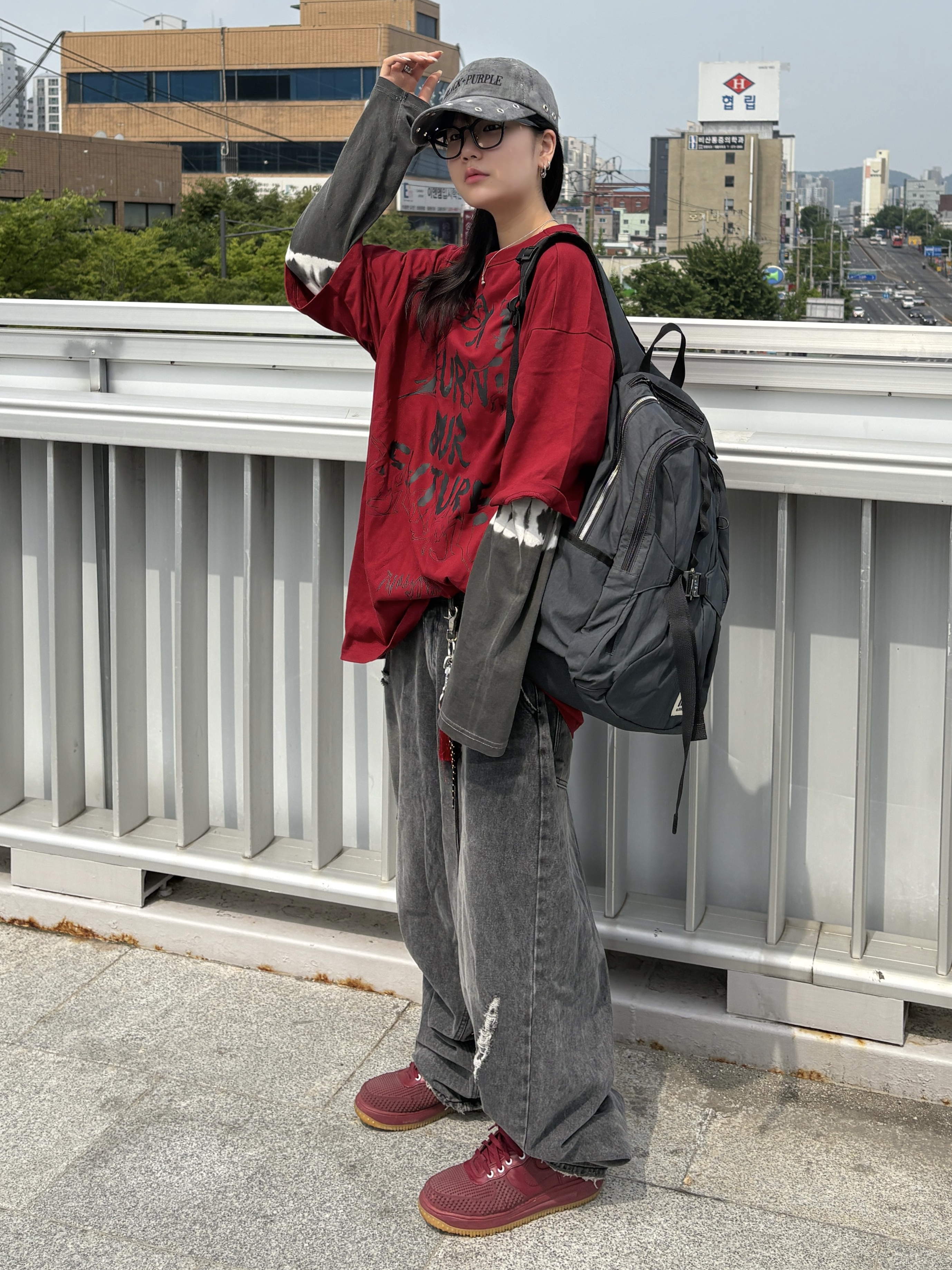 Ajobyajo PBA DBOF Collage T-Shirt Burgundy 착용 스타일 - 4