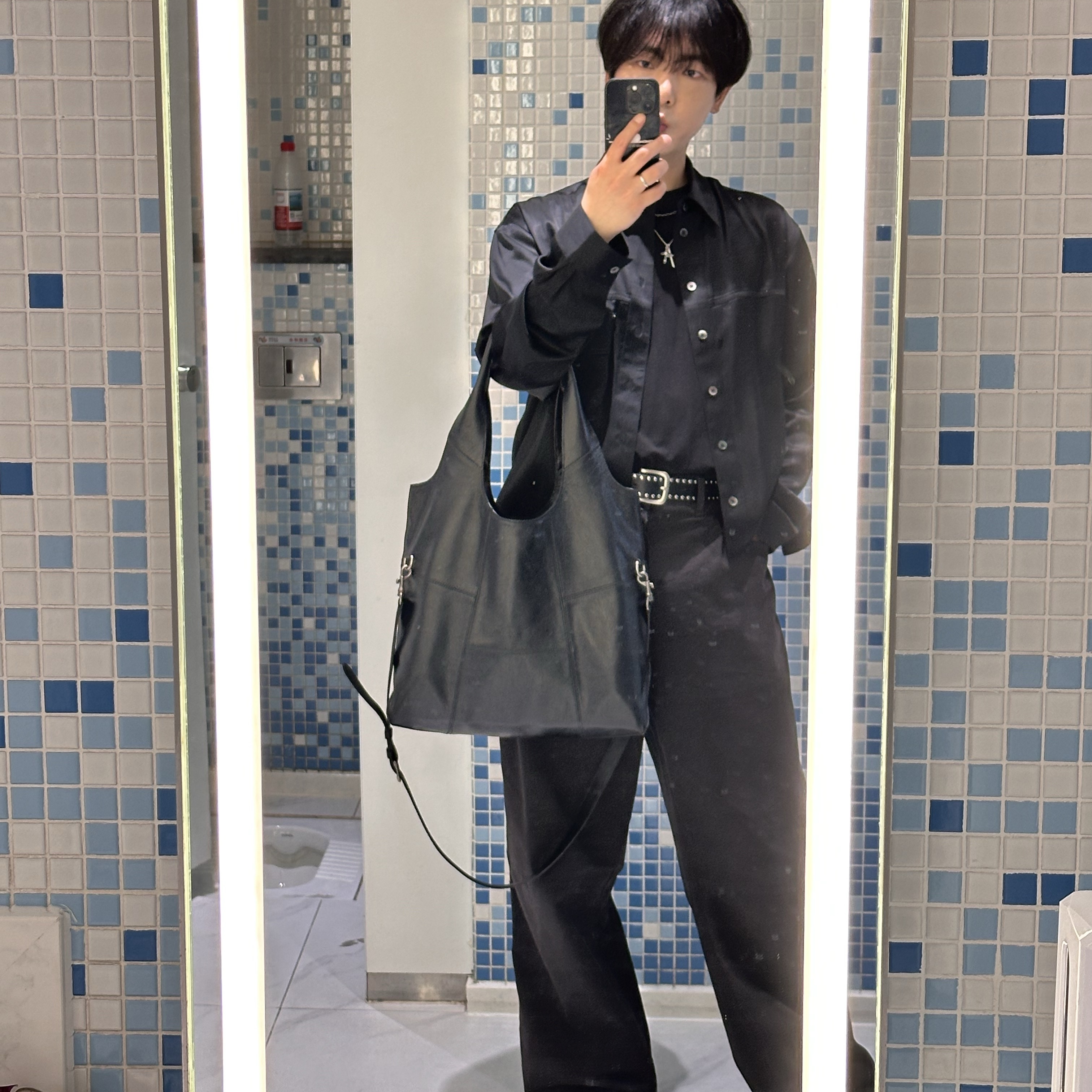 Haleine Cut-Off Cropped Satin Shirts Black (WT101), Polyteru 1011 Gosima Pants Rivet Flowers Vintage Charcoal 착용 스타일 - 1