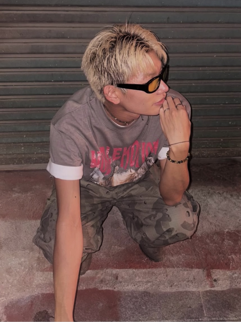 PHOS333 Hazzard 004 Noble Motion T-Shirt Ivory, PHOS333 Hazzard 004 Noble Motion T-Shirt Brown Grey 착용 스타일 - 3