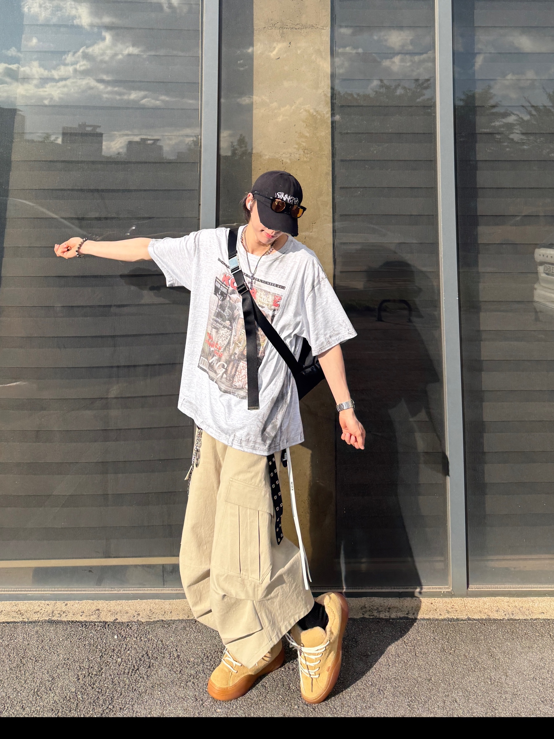 ERL Vamp Skate Shoes Sand, GRAILZ x KOIN SEOUL Magazine T-Shirts Melange Grey 착용 스타일 - 4