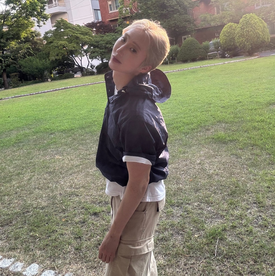 Blue Sunflower Plain Snap Hooded Windbreaker Shirt Navy, Blue Sunflower Semi-Wide Washed Cargo Pants 착용 스타일 - 1