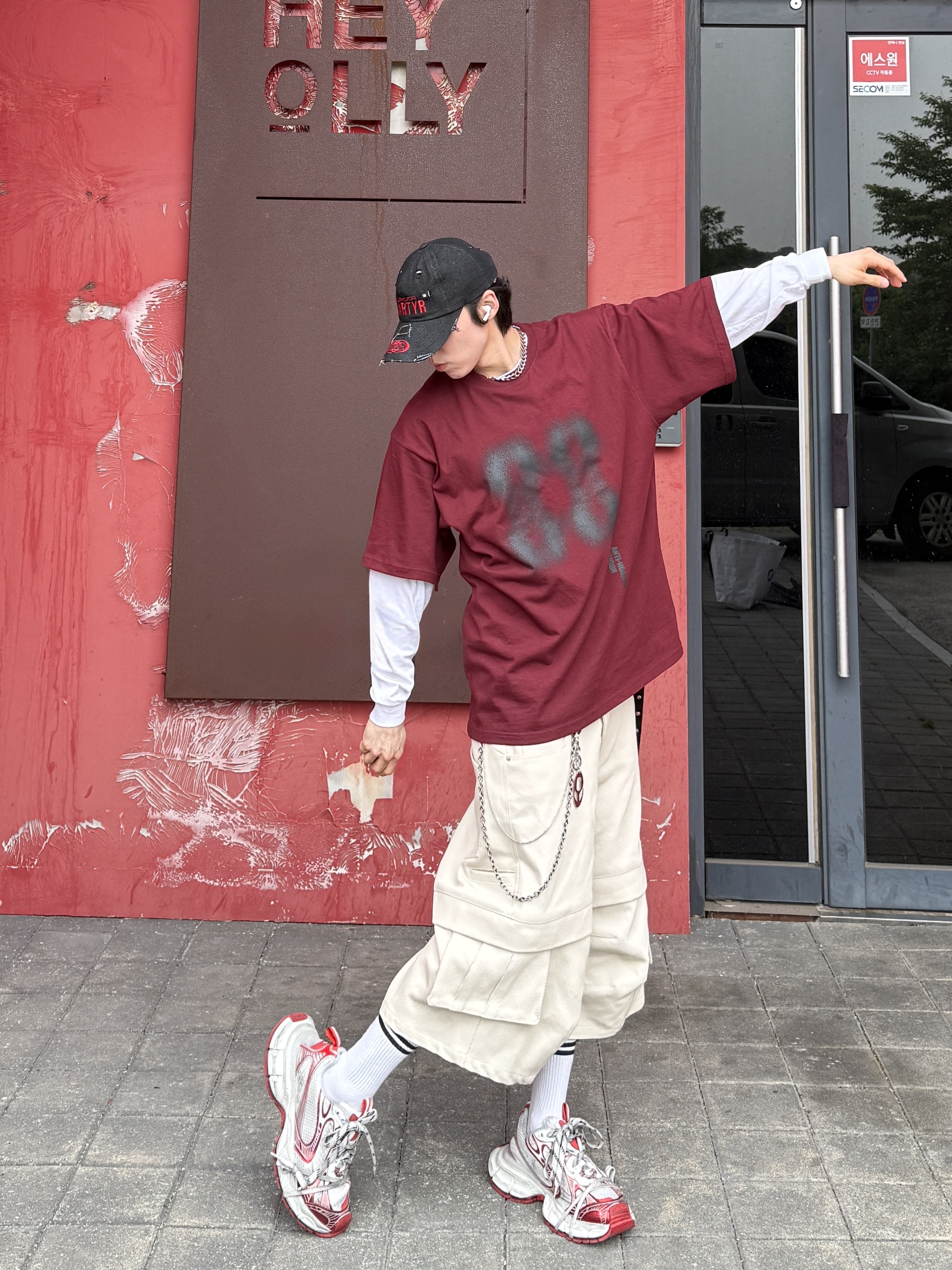 Balenciaga 3XL Sneakers White Red, Kamien Titan Bermuda Pants Light Beige 착용 스타일 - 3