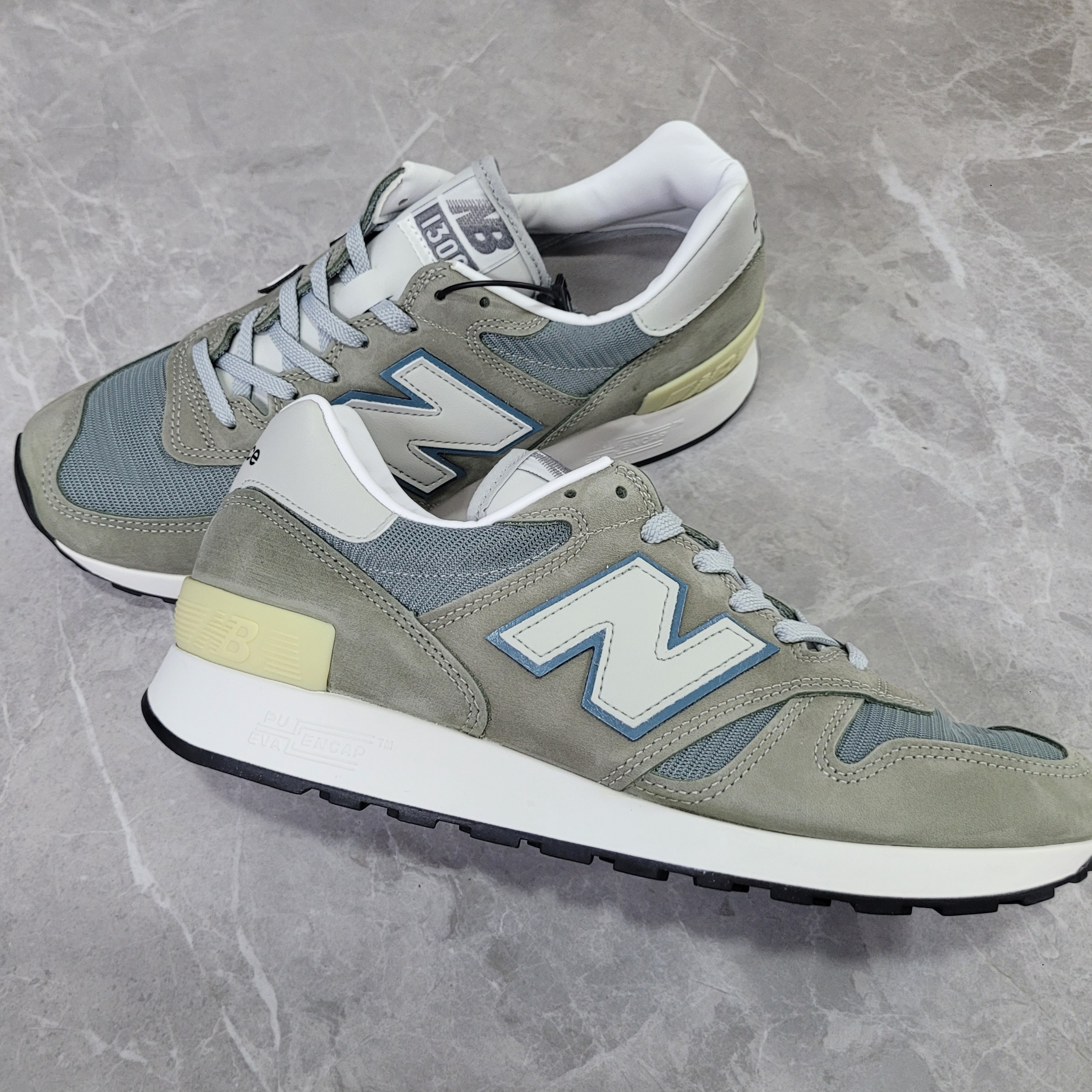 New Balance 1300 Made in USA Mirage Grey Monument, New Balance x JJJJound 992 Made in USA Grey 착용 스타일 - 4