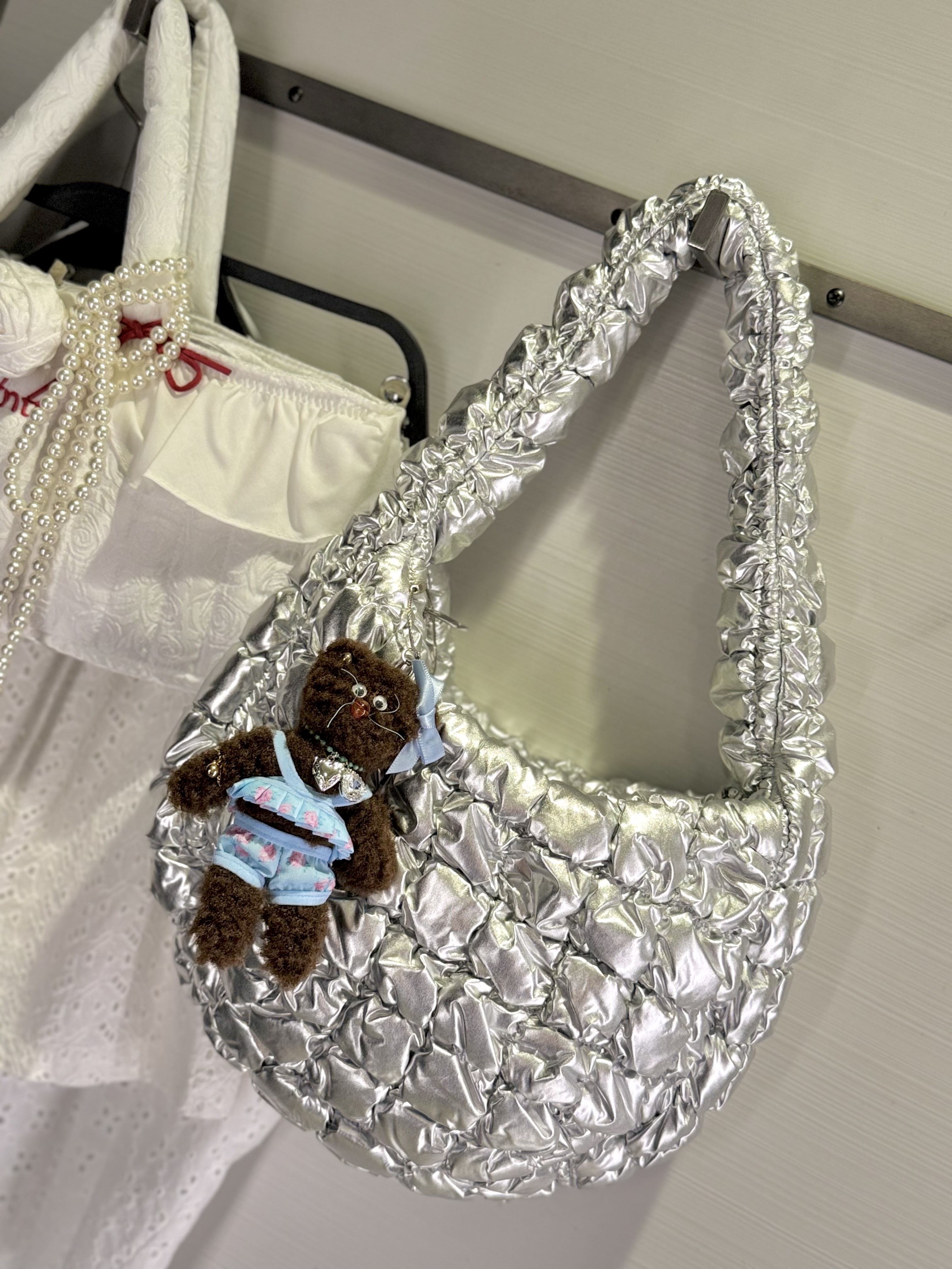 COS Quilted Mini Bag Silver, Monamhee x Camel World Best Bread Brown 착용 스타일