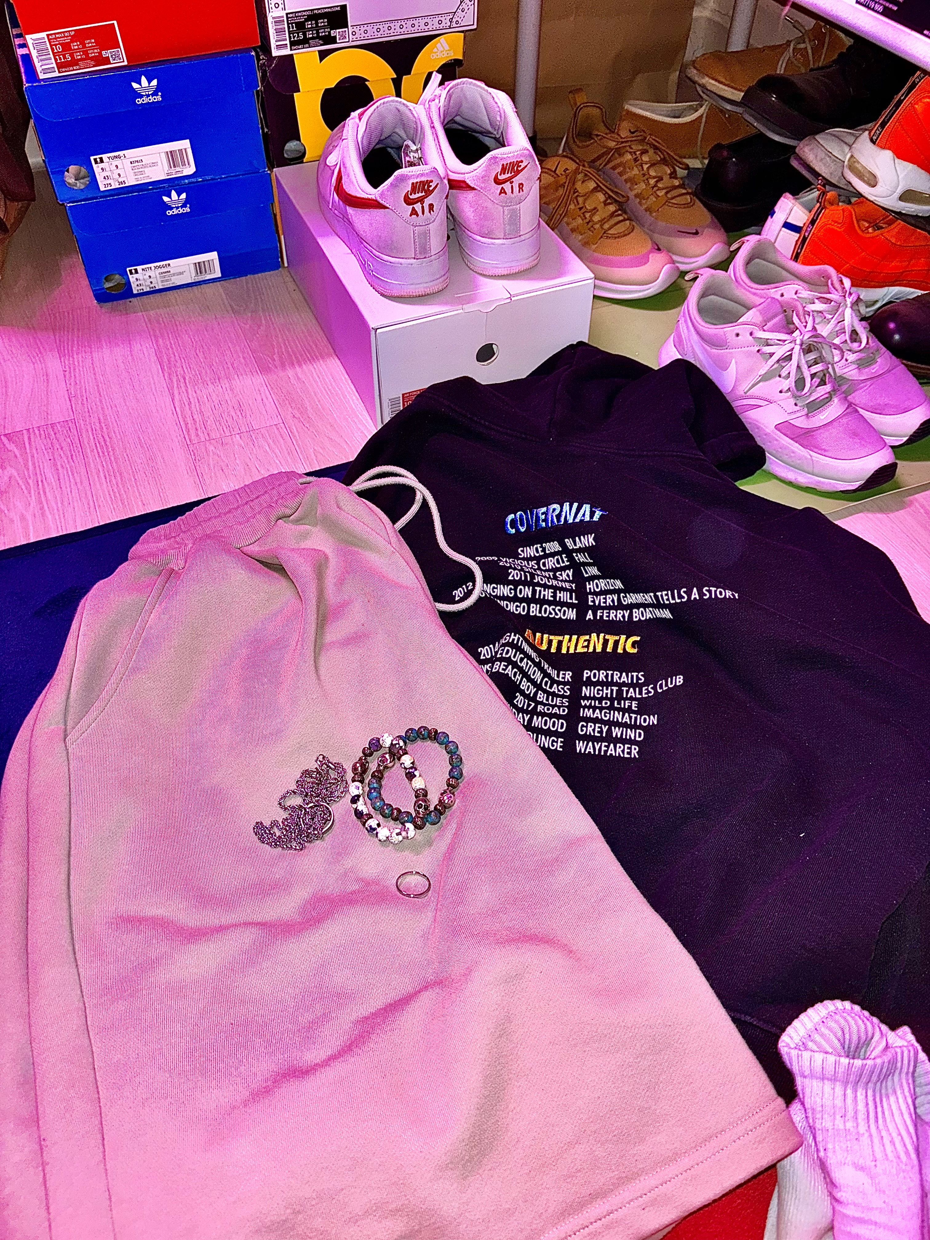 Nike Air Force 1 '07 QS Valentine's Day 착용 스타일 - 2