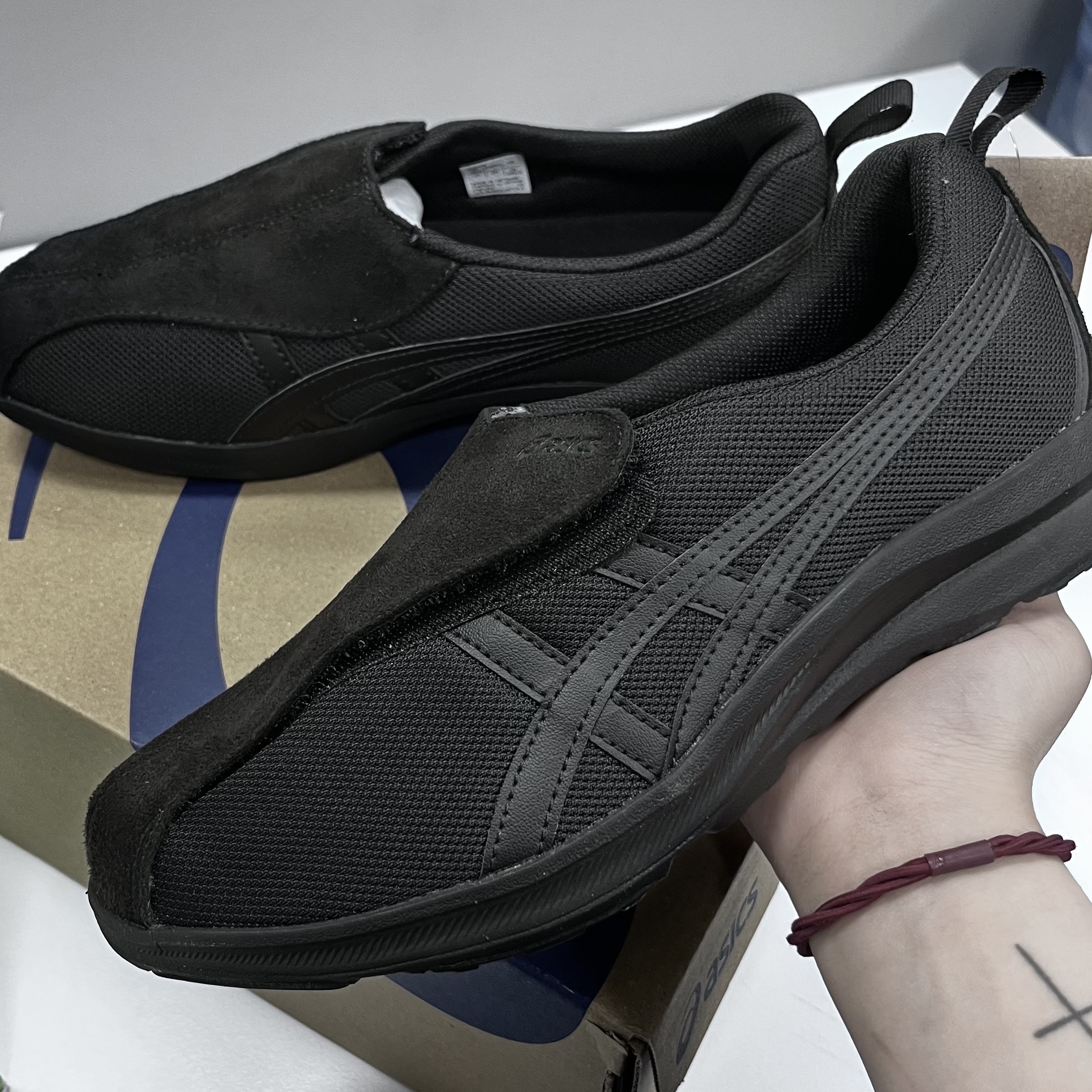 (W) Asics Life Walker 018 Black - 2E Extra Wide 착용 스타일 - 1