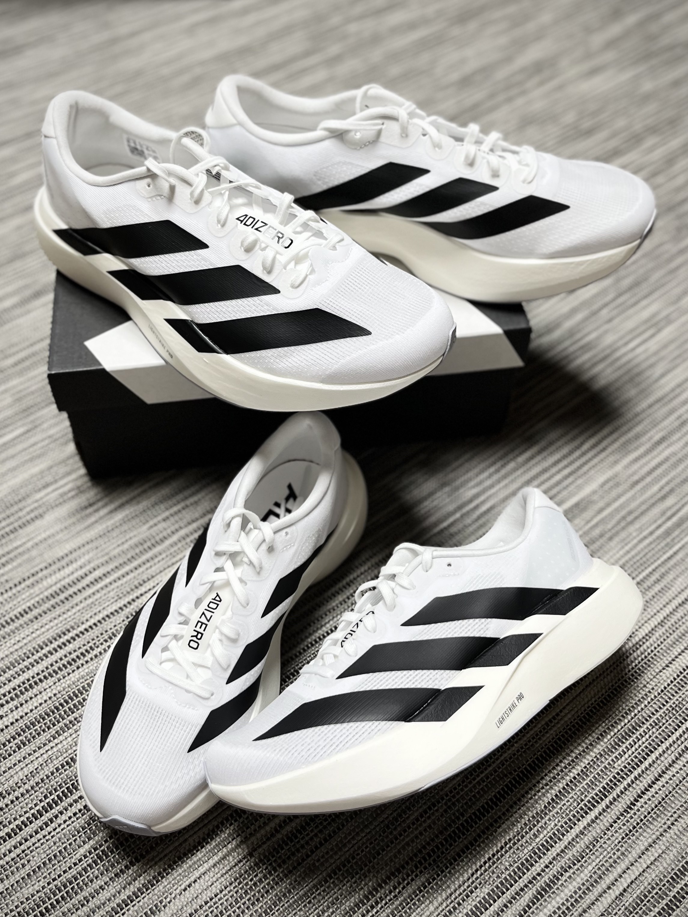 Adidas Adizero EVO SL Cloud White Core Black, (W) Adidas Adizero EVO SL Cloud White Core Black 착용 스타일