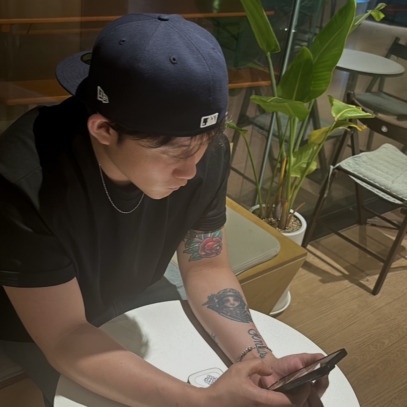 New Era 59Fifty MLB Authentic New York Yankees Game Navy 착용 스타일