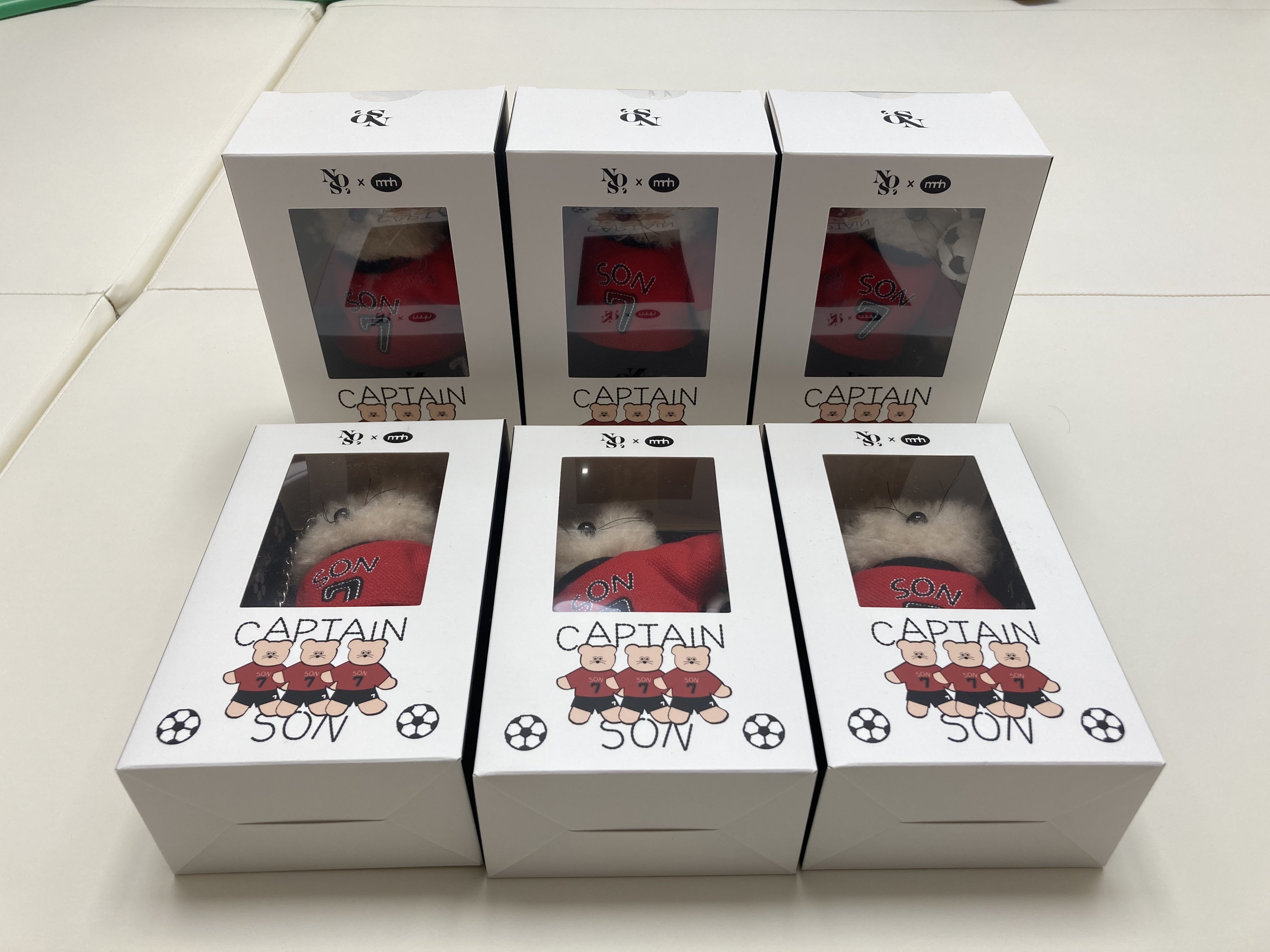 Monamhee x NOS7 Captain SON.hee Keyring Red 착용 스타일 - 2
