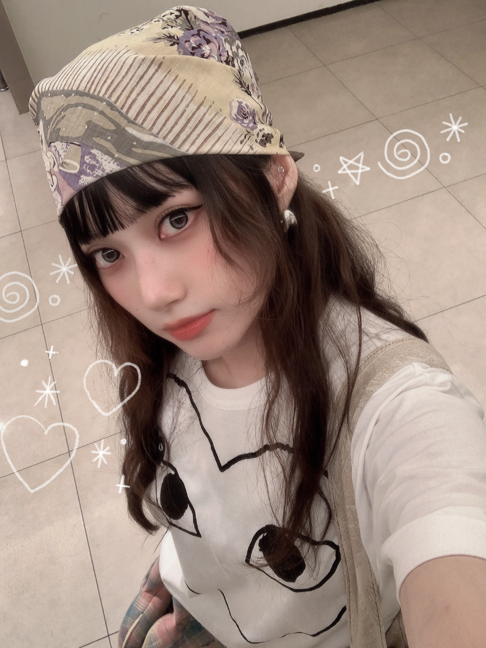 Kapital Colored Bandana Peckish Maria Brown, Play Comme des Garcons Black Heart Printing T-Shirt White 착용 스타일
