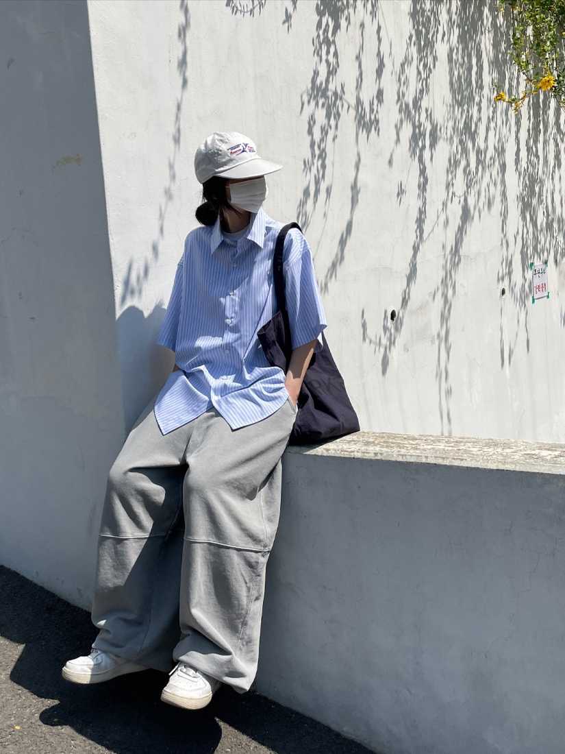 Acne Studios Velcro Strap Sneakers White 착용 스타일 - 5
