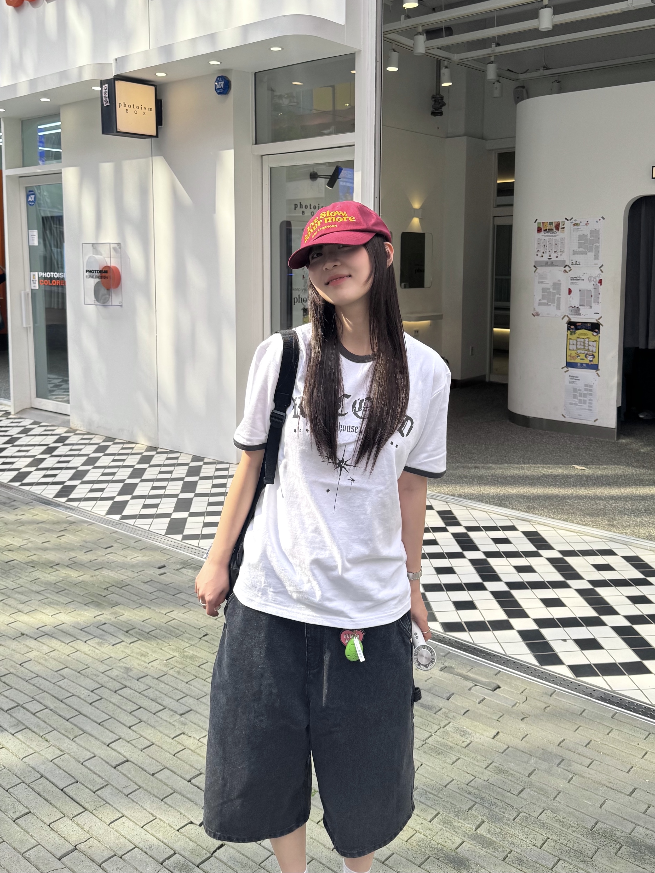 SLOW RECORD HOUSE Unisex RECORD Ringer Tee White, Human Made Acrylic Heart Keyring Pink 착용 스타일