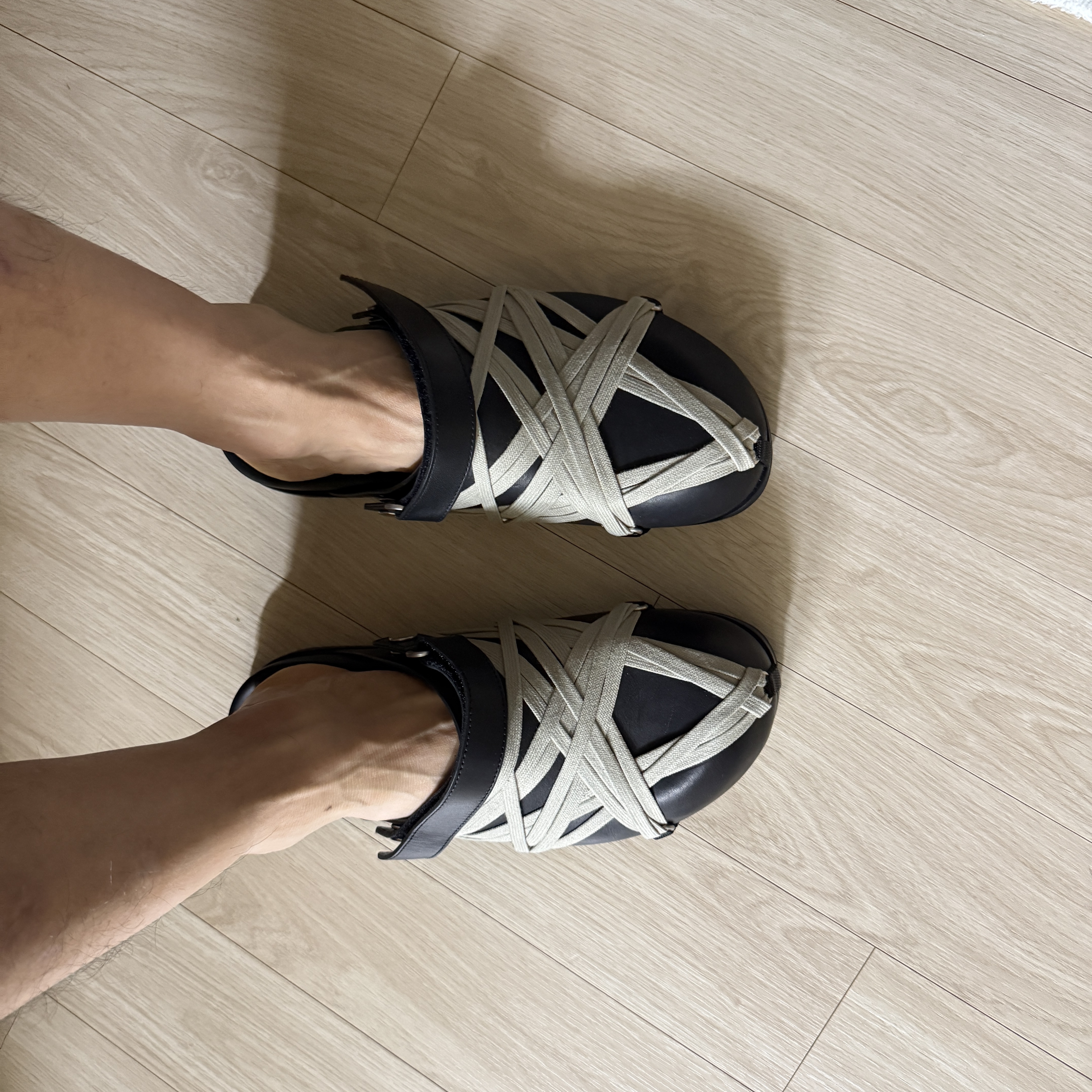 Rick Owens Hollywood Megalaced Mule Black 착용 스타일 - 1