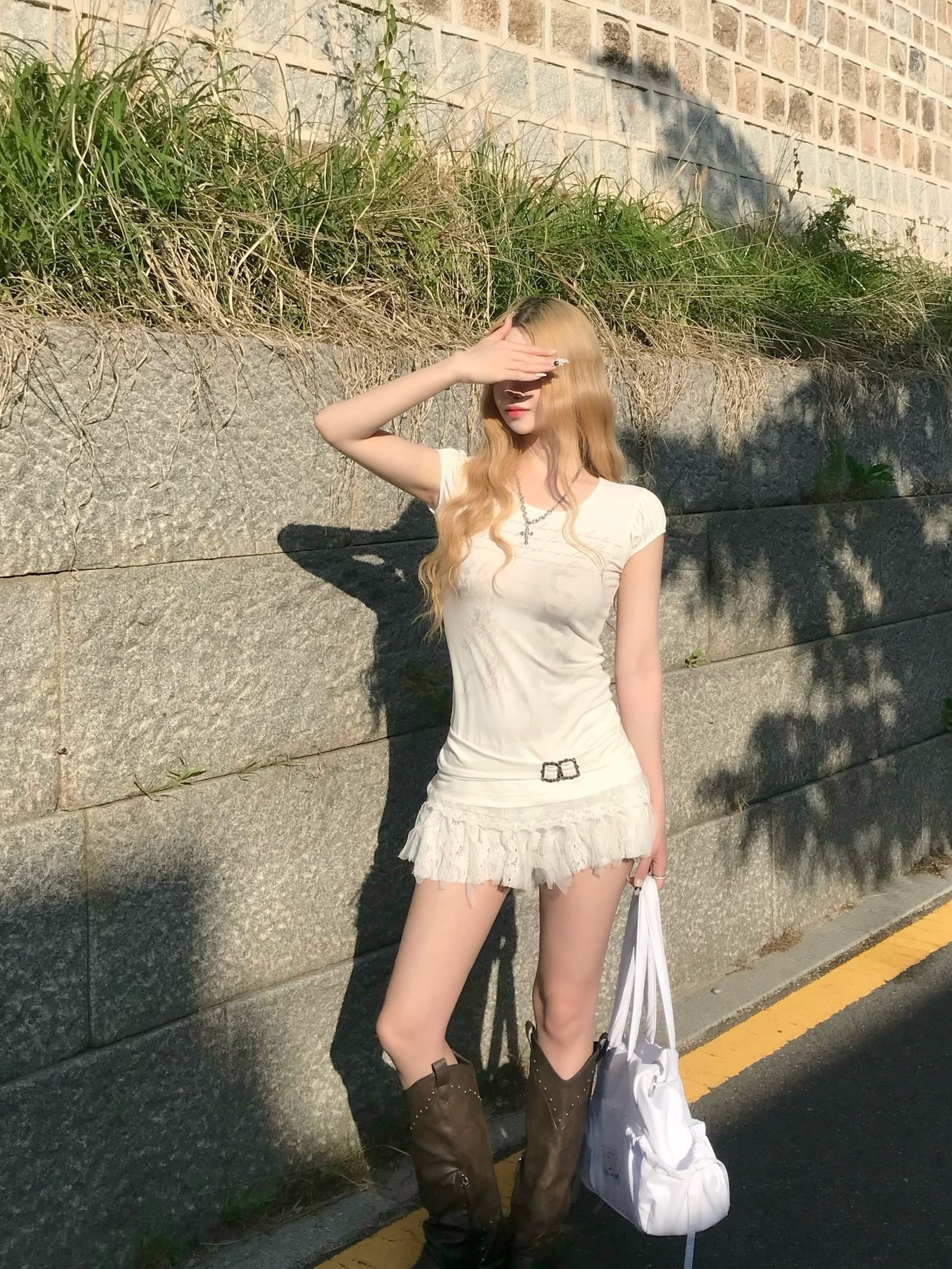 Don't Ask My Plan Lace Frill Floral Shorts - WHITE 착용 스타일 - 1