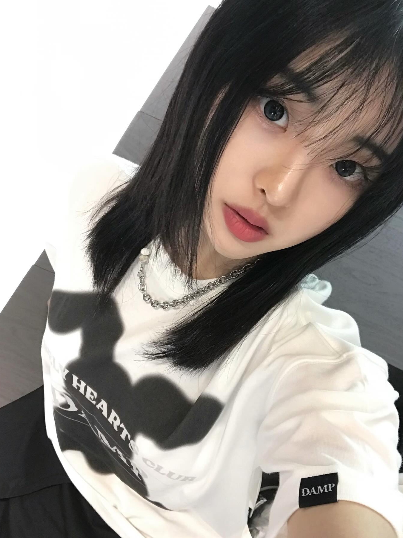 Don't Ask My Plan Rabbit Club Oversized Tee - White 착용 스타일 - 4