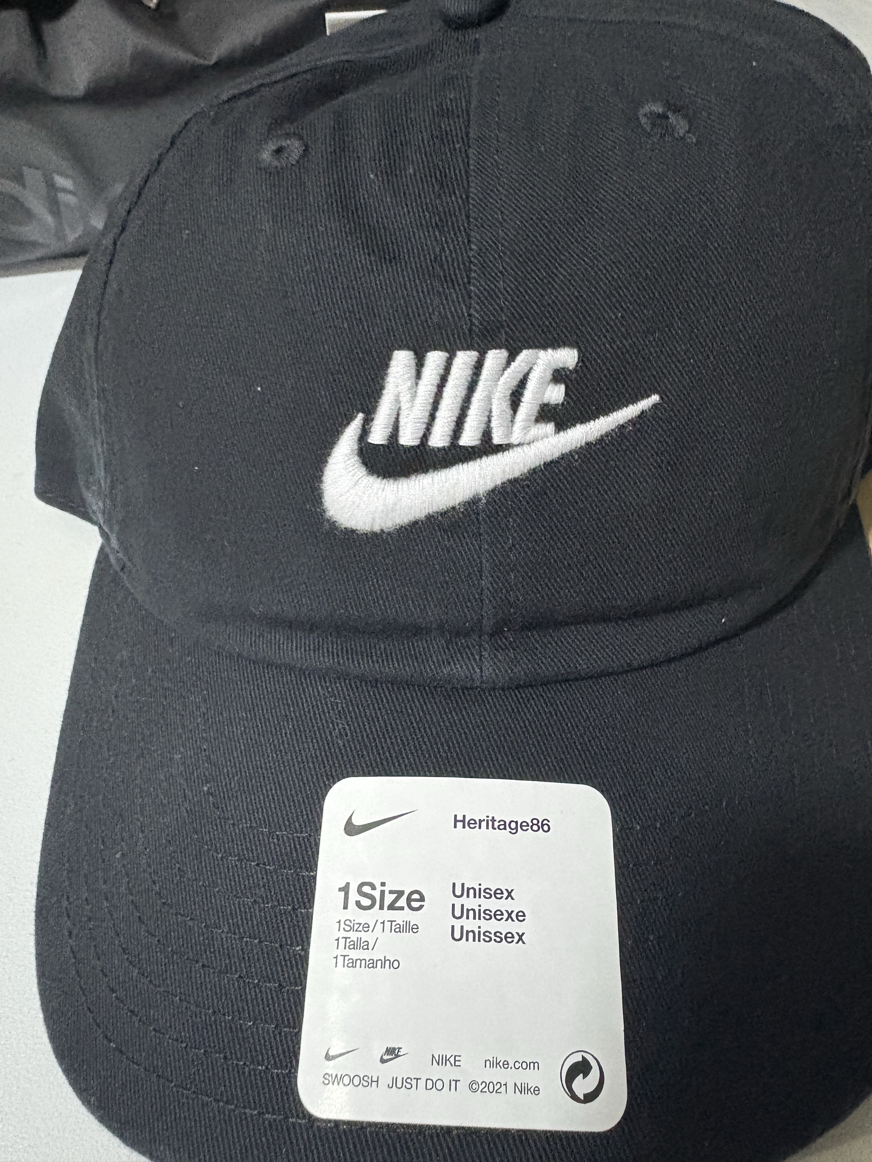 Nike Heritage 86 Futura Washed Cap Black White 착용 스타일