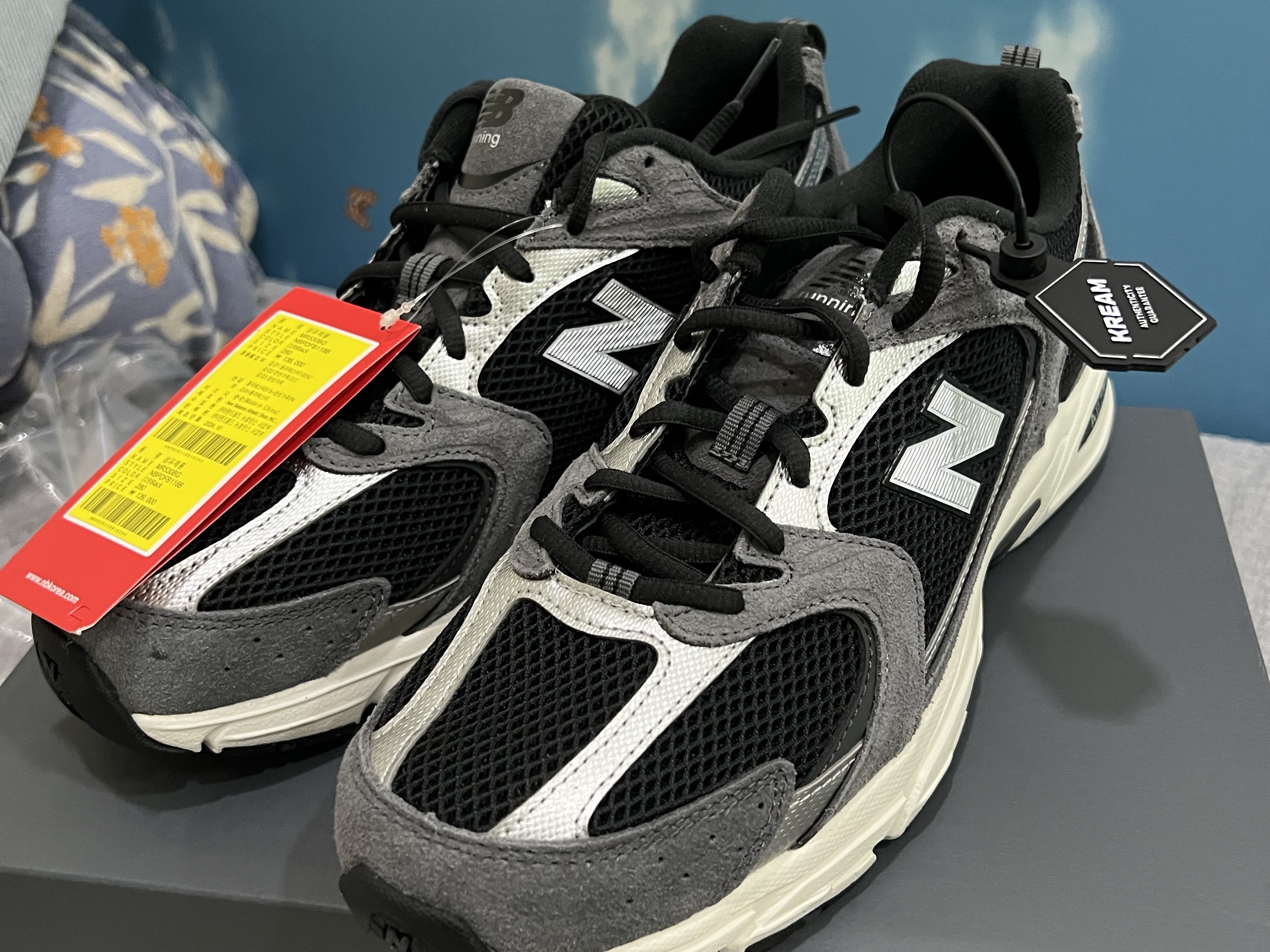 New Balance 530 Black 착용 스타일 - 5