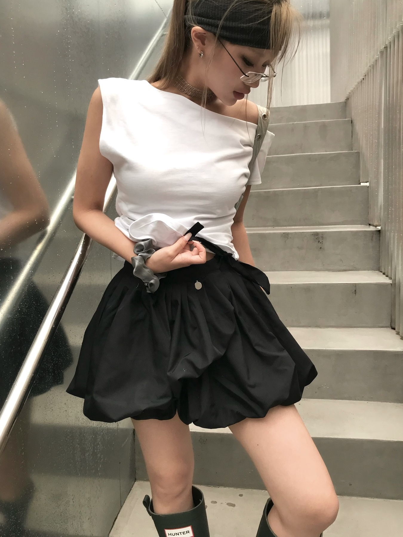Don't Ask My Plan Balloon Mini Wrap Skirt - Black 착용 스타일 - 1