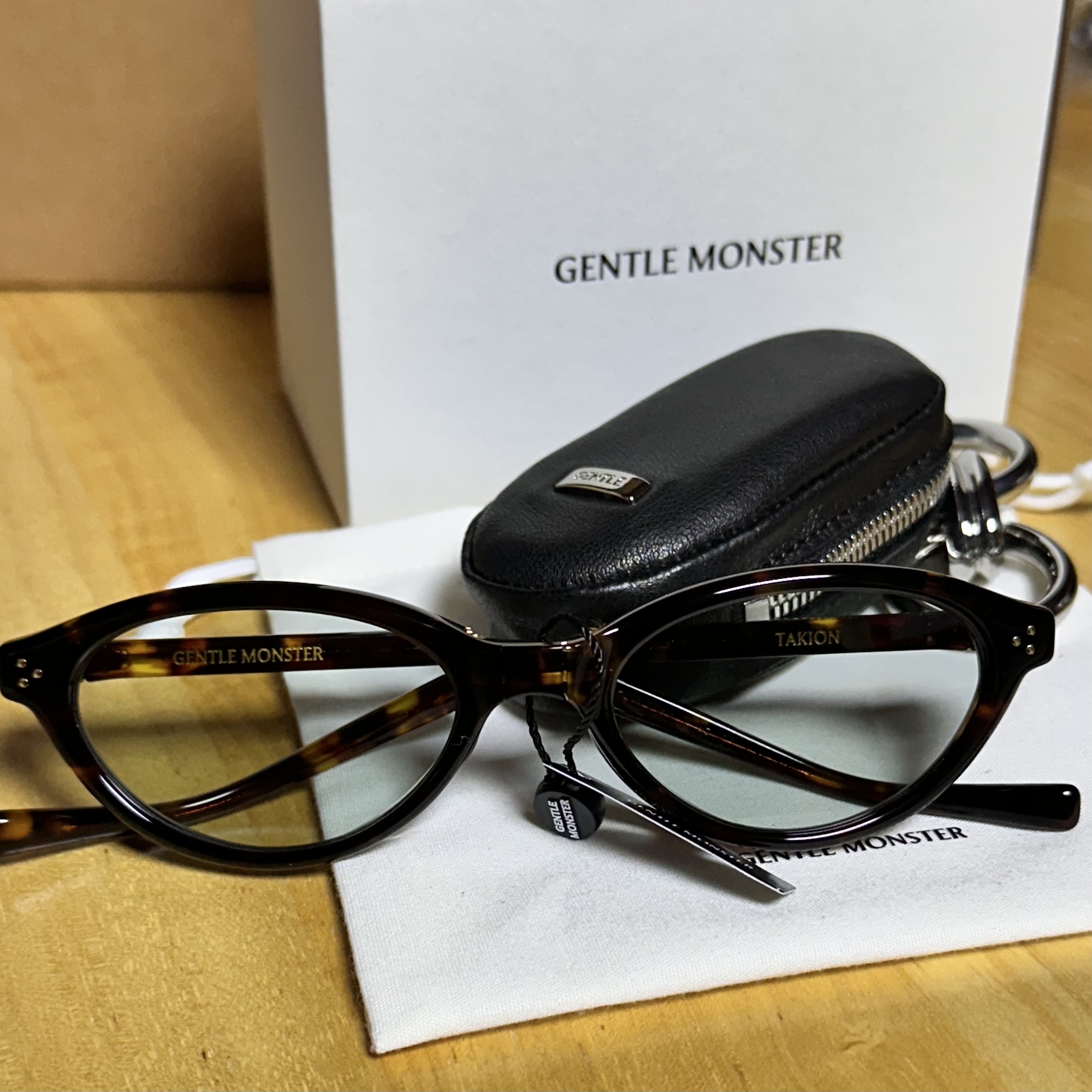 Gentle Monster Takion T1 Tortoise Green 착용 스타일 - 2
