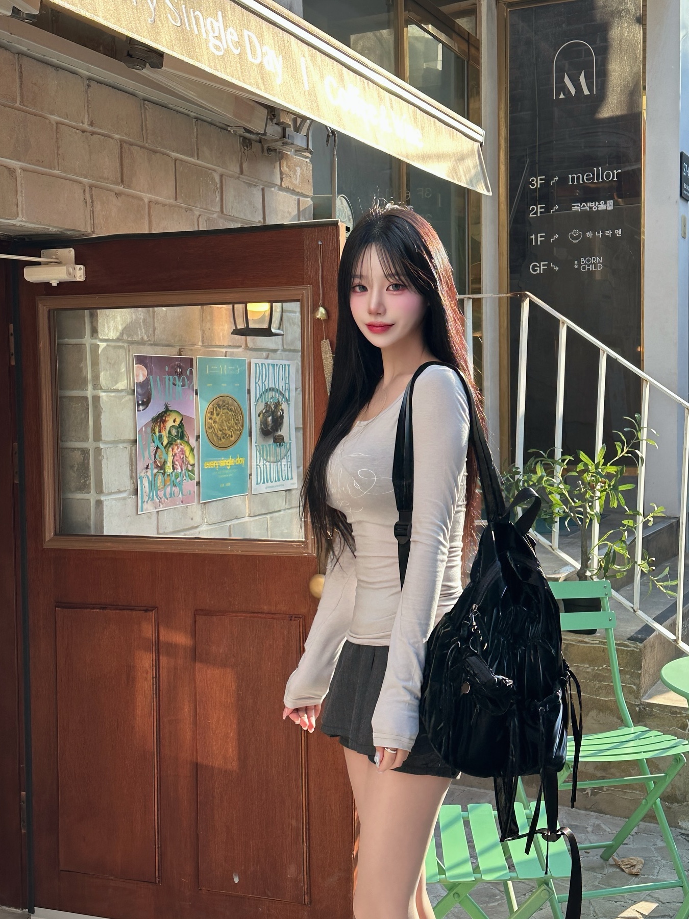Don't Ask My Plan 4pocket Mini Yuneseul Backpack - black 착용 스타일 - 3