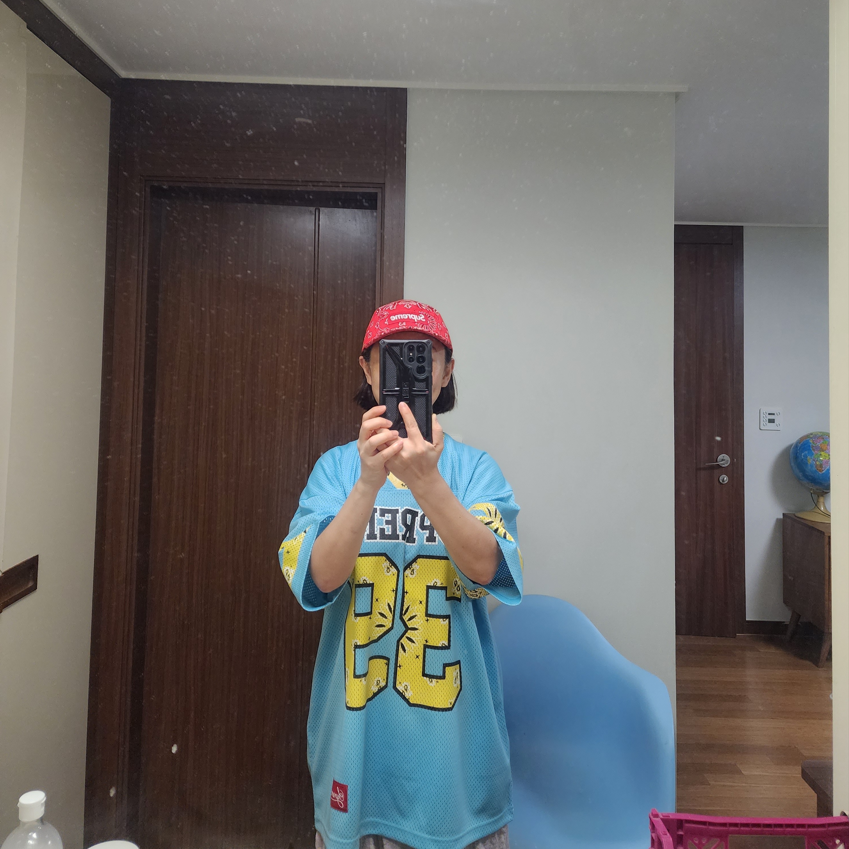 Supreme Bandana Football Jersey Blue - 25SS, Supreme Bandana Camp Cap Red - 21SS 착용 스타일 - 1