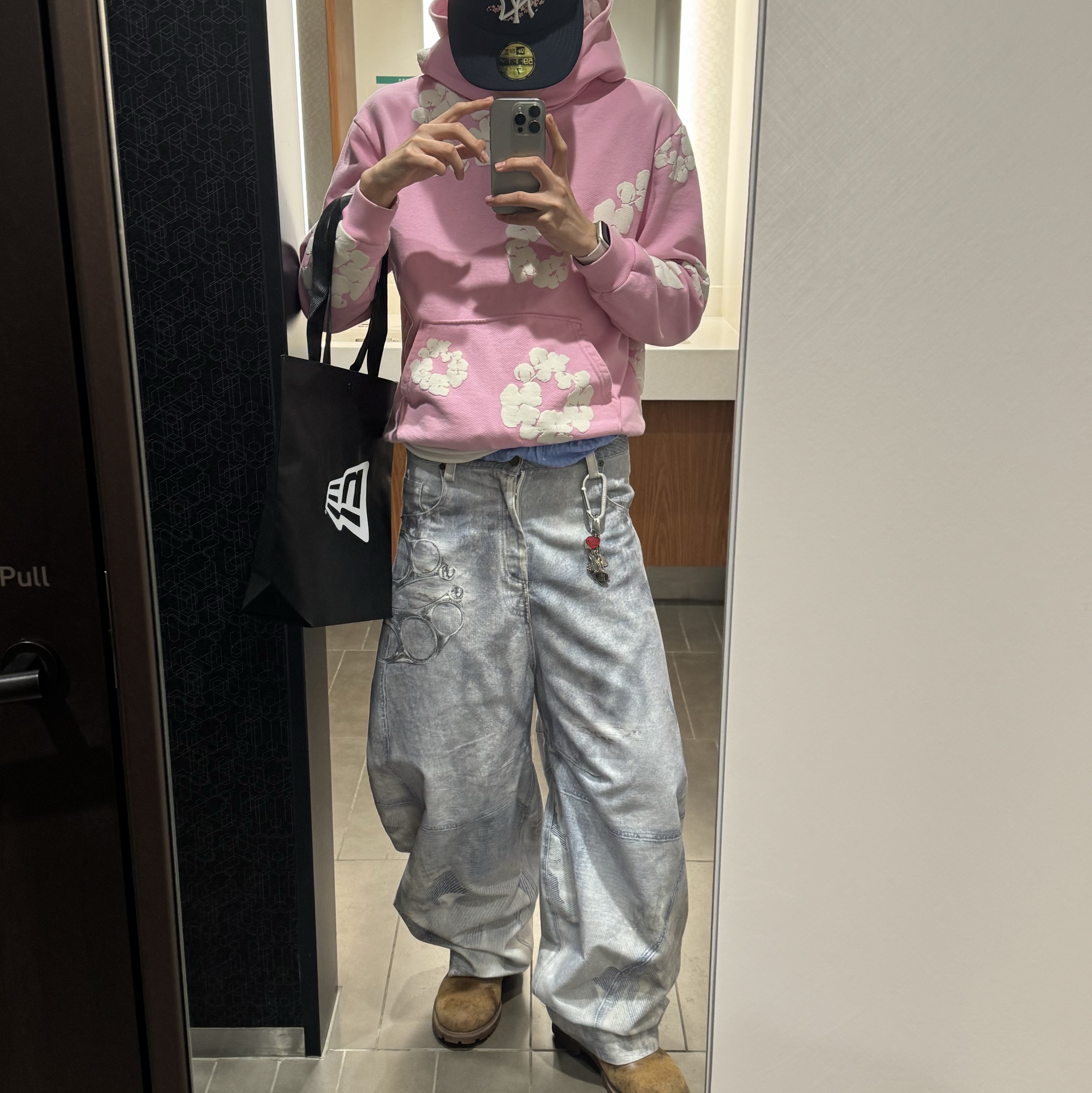 Denim Tears The Cotton Wreath Sweatshirt Pink, Timberland Premium 6 inch Waterproof Boot Wheat Nubuck - Medium 착용 스타일