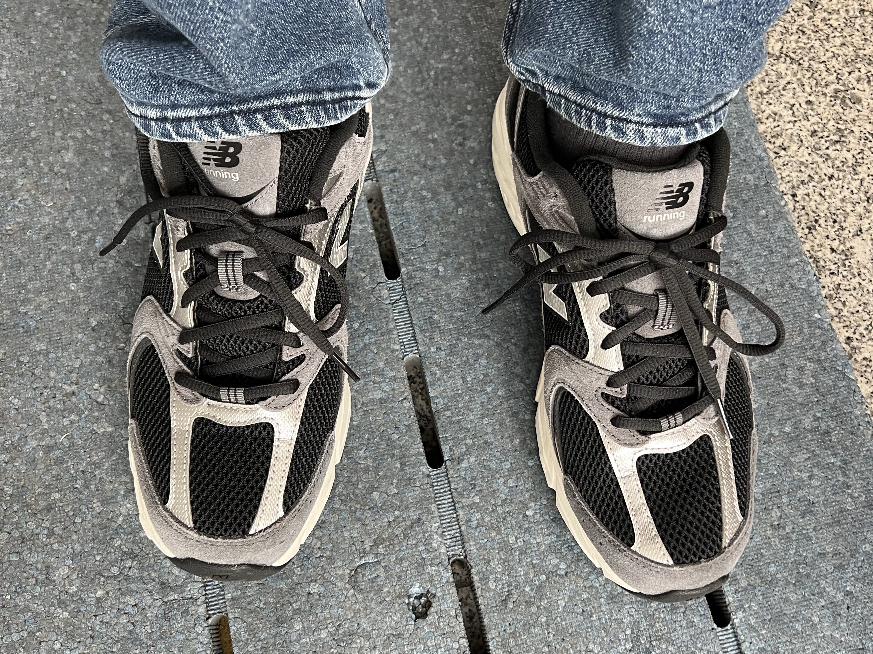 New Balance 530 Black 착용 스타일 - 4