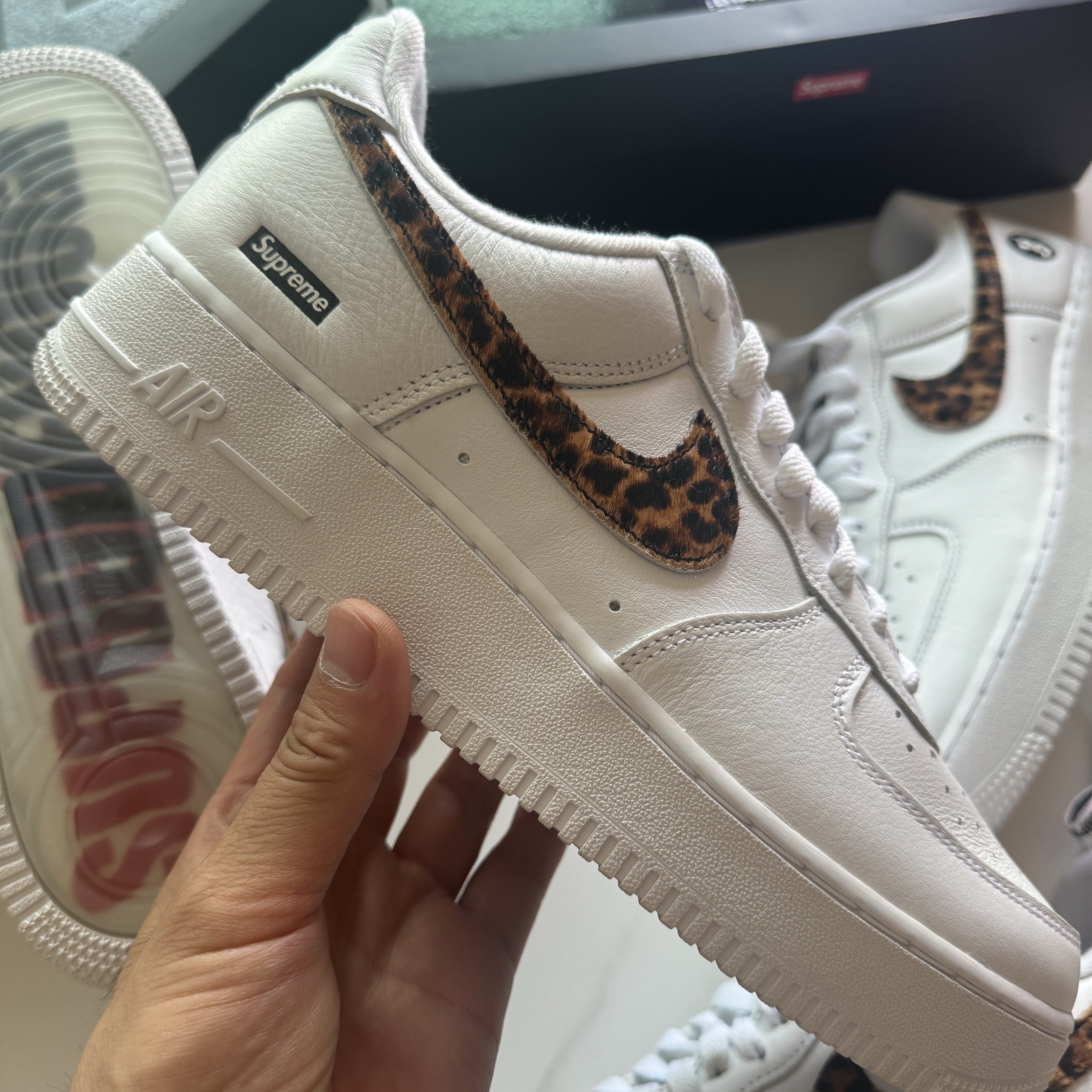 Nike x Supreme x GOODENOUGH Air Force 1 Low White - 25SS 착용 스타일 - 1