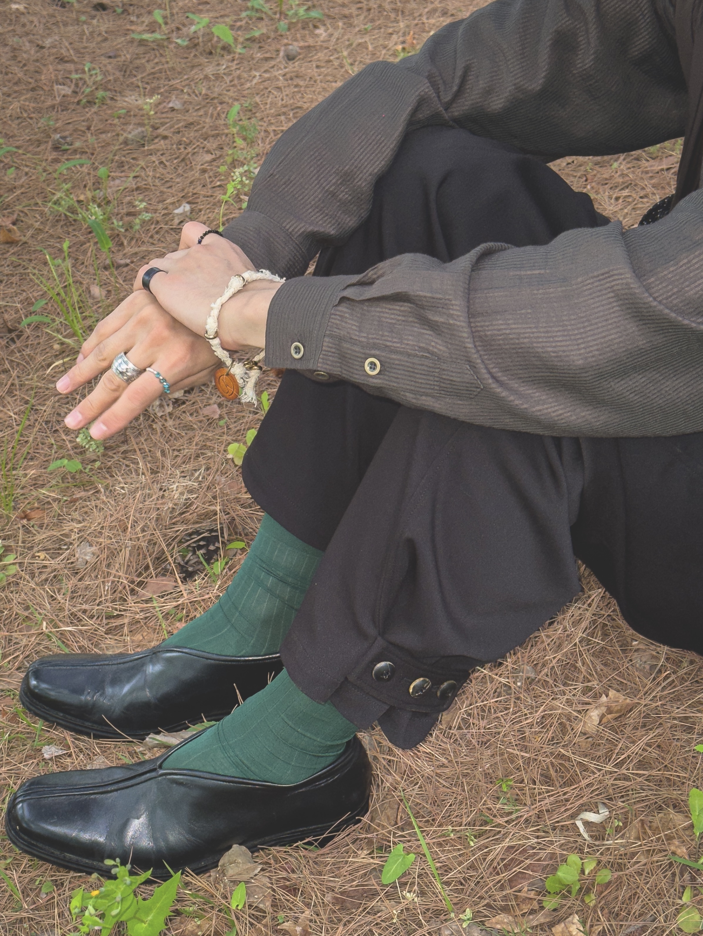 NA A NANA Stripe Silky Shirt Olive Brown, NA A NANA Curved Fly Slacks Black 착용 스타일 - 6
