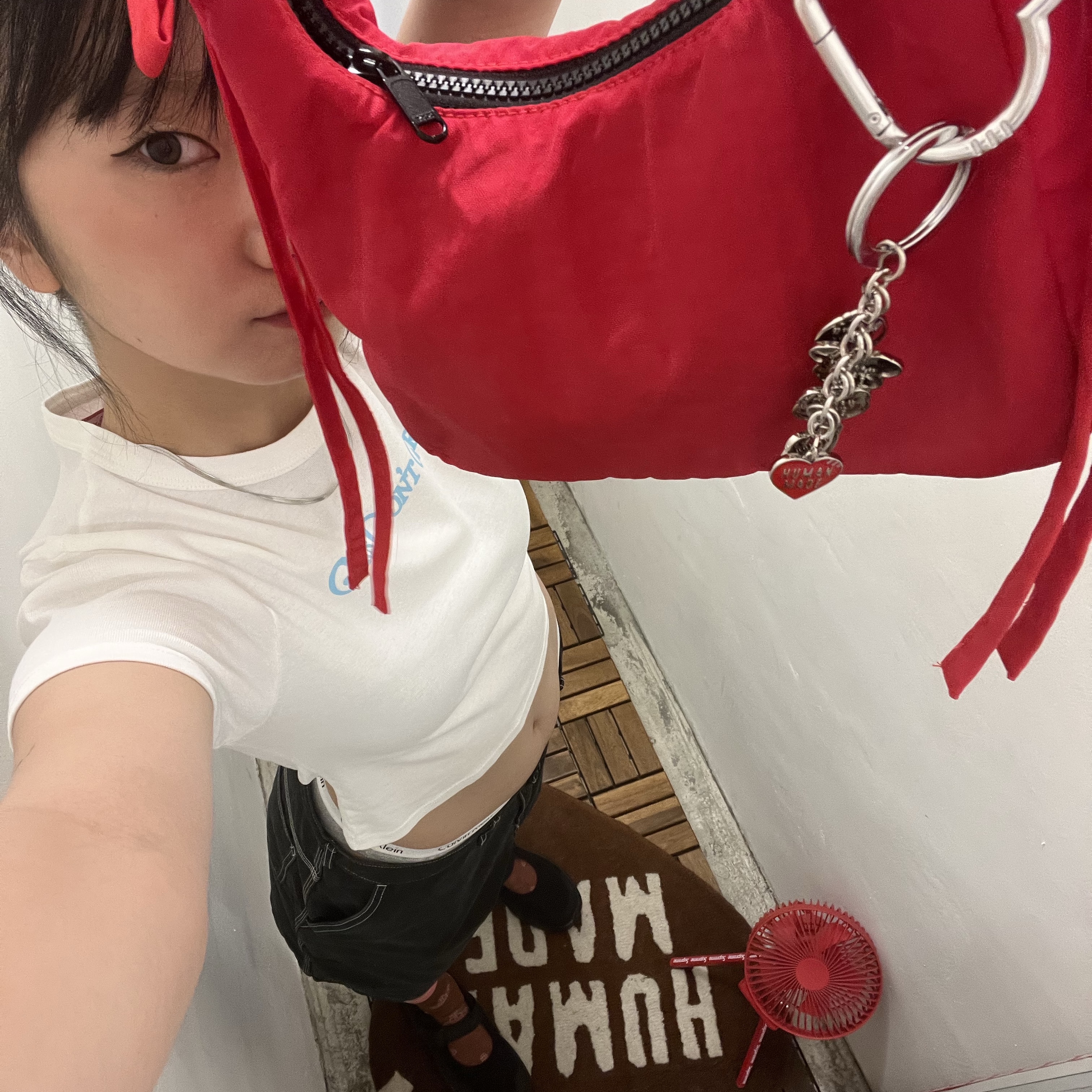 Sandy Liang x Baggu Bow Mini Bag Candy Apple, Salomon x Sandy Liang RX Marie Jeanne Black 착용 스타일 - 2