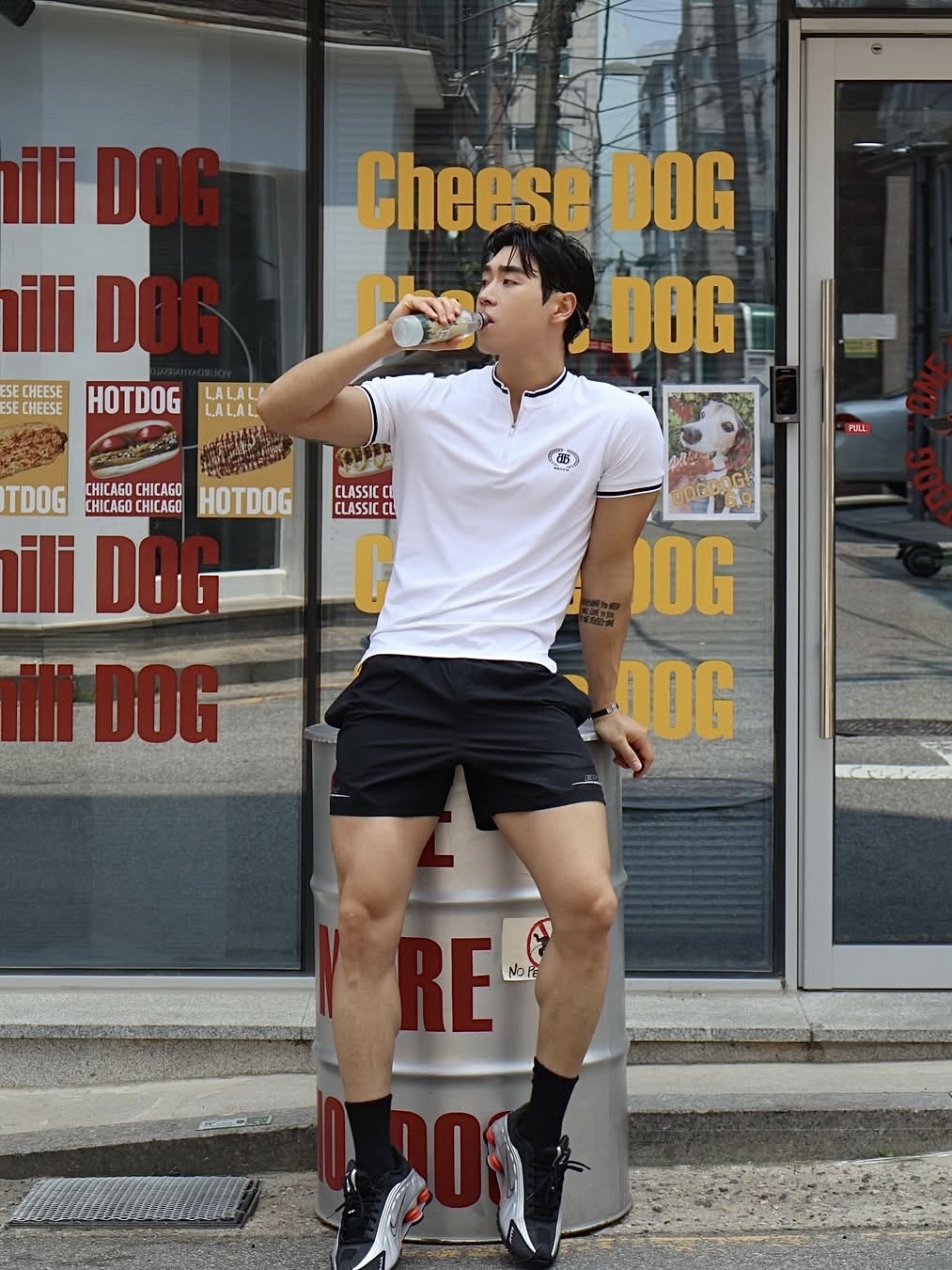 BORN TO WIN Double B Emblem Half Zip Up Jersey White, BORN TO WIN Reflective Out Band Active Shorts Black 착용 스타일