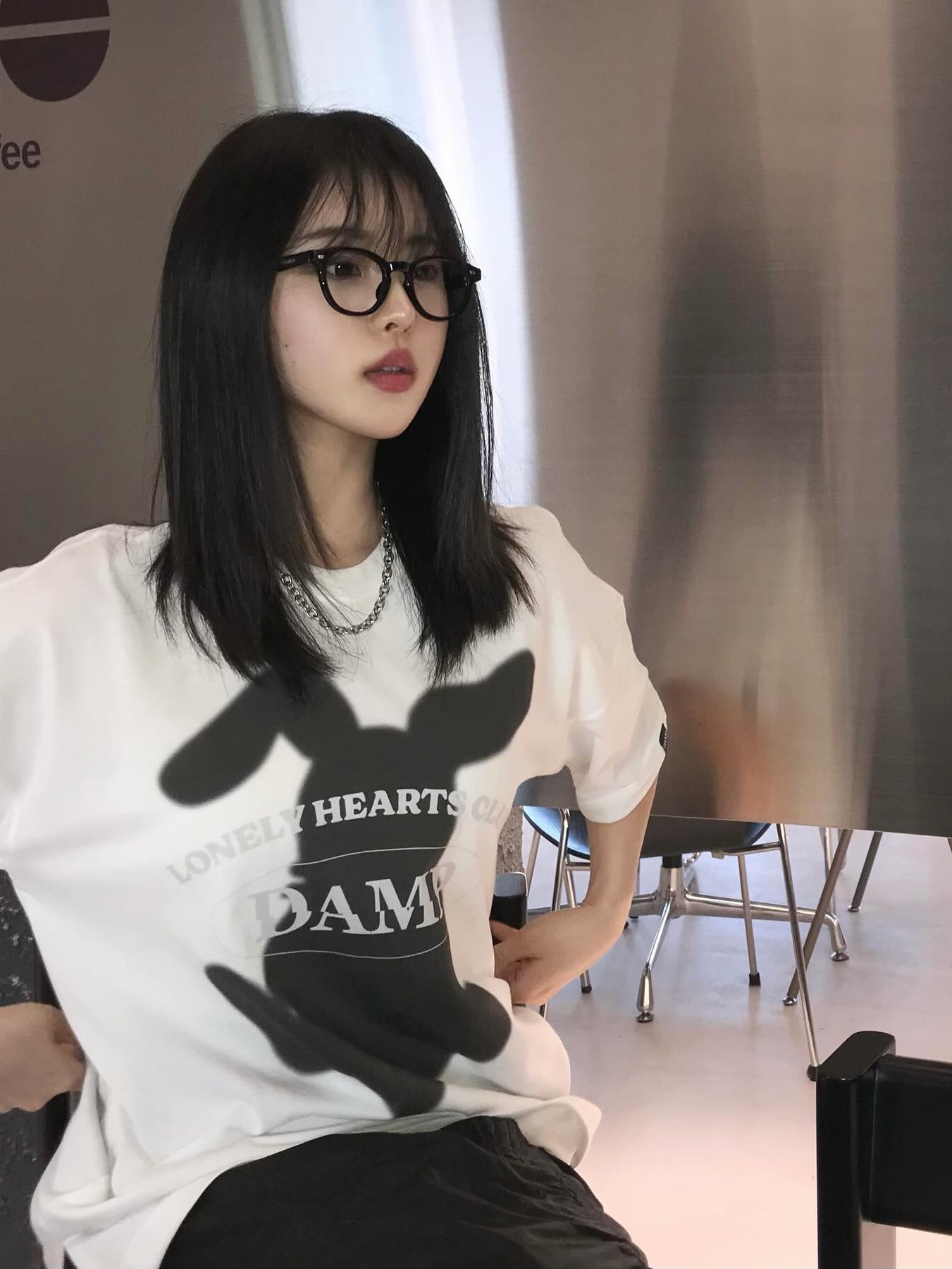 Don't Ask My Plan Rabbit Club Oversized Tee - White 착용 스타일 - 2