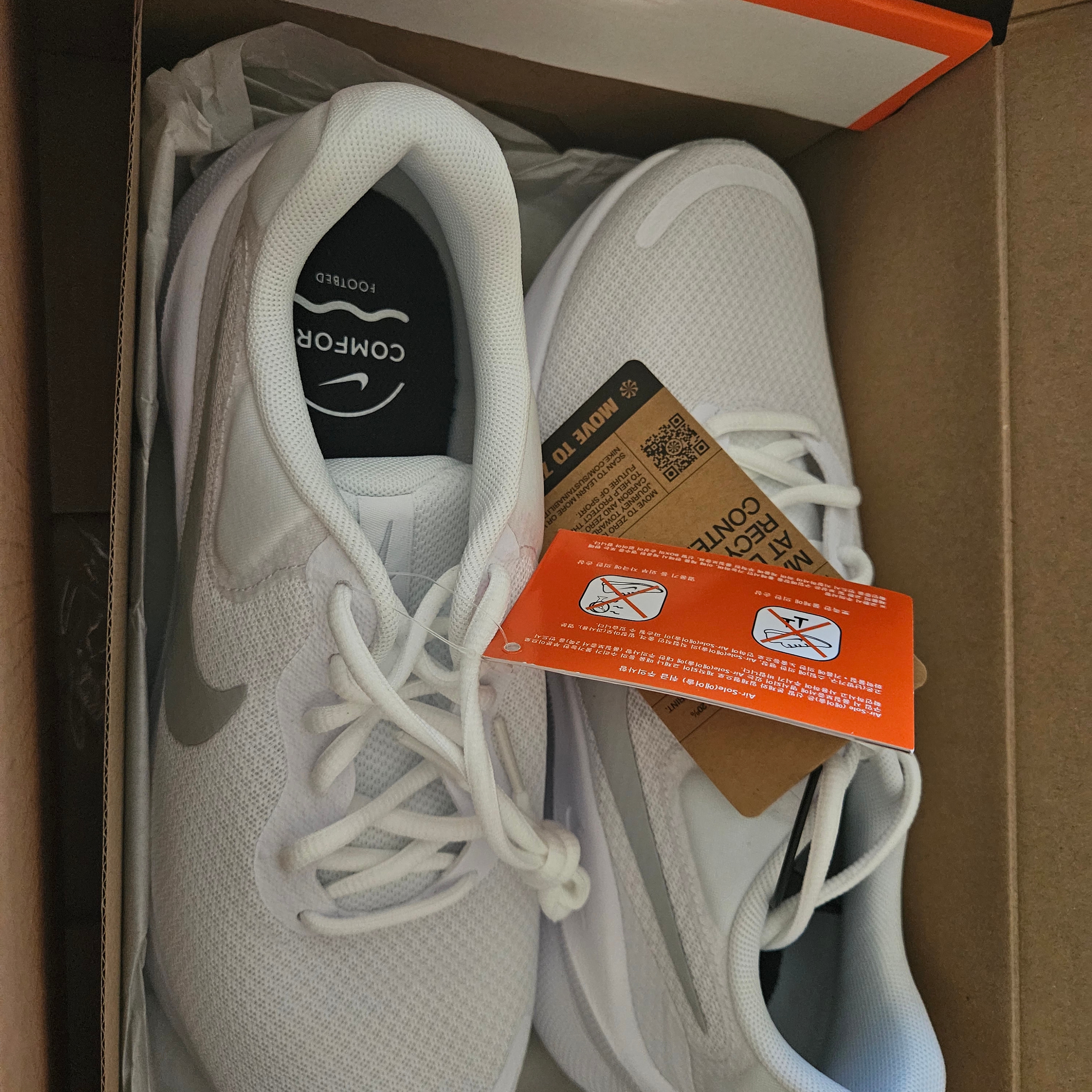 Nike Revolution 7 White 착용 스타일