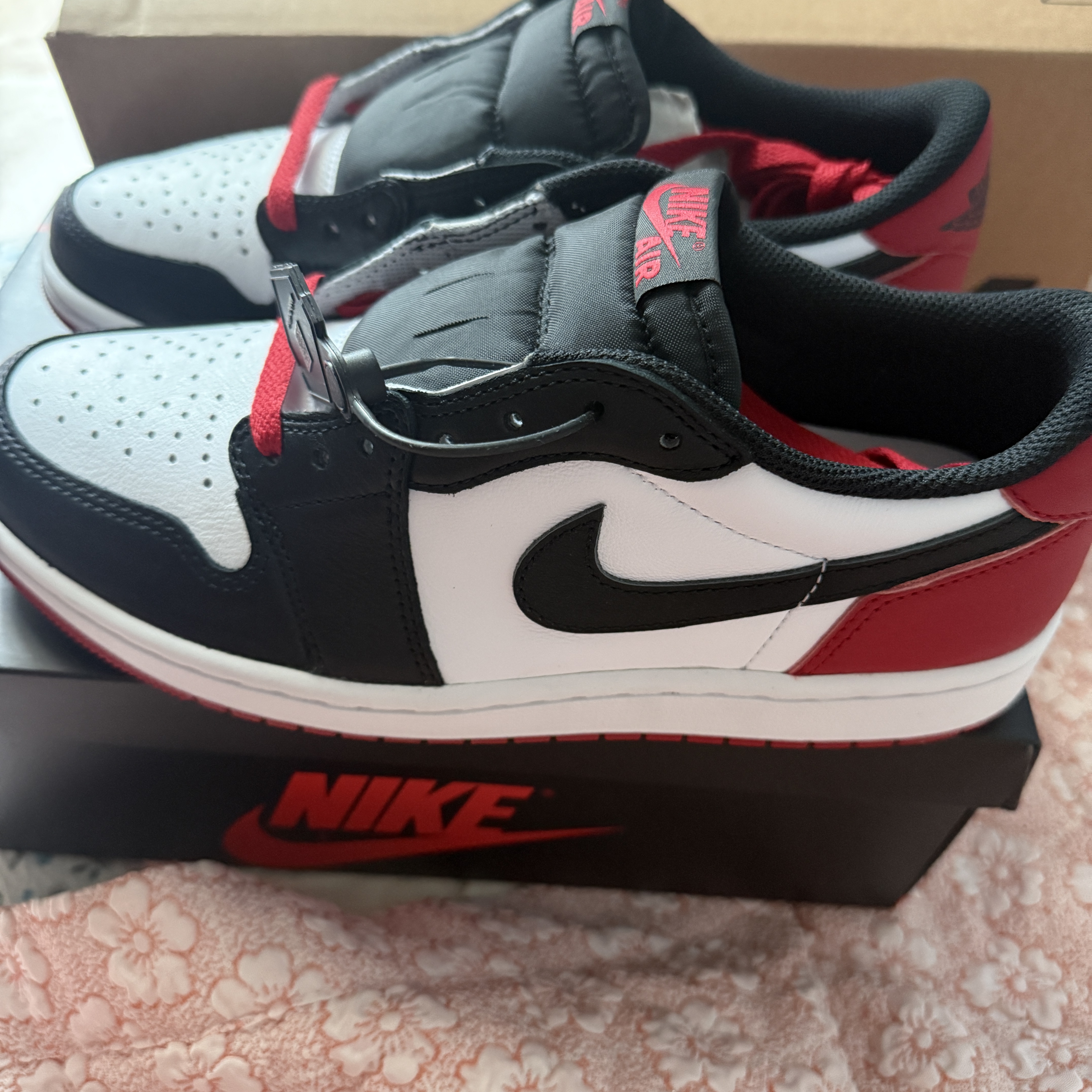 Jordan 1 Retro Low OG Black Toe 착용 스타일 - 3