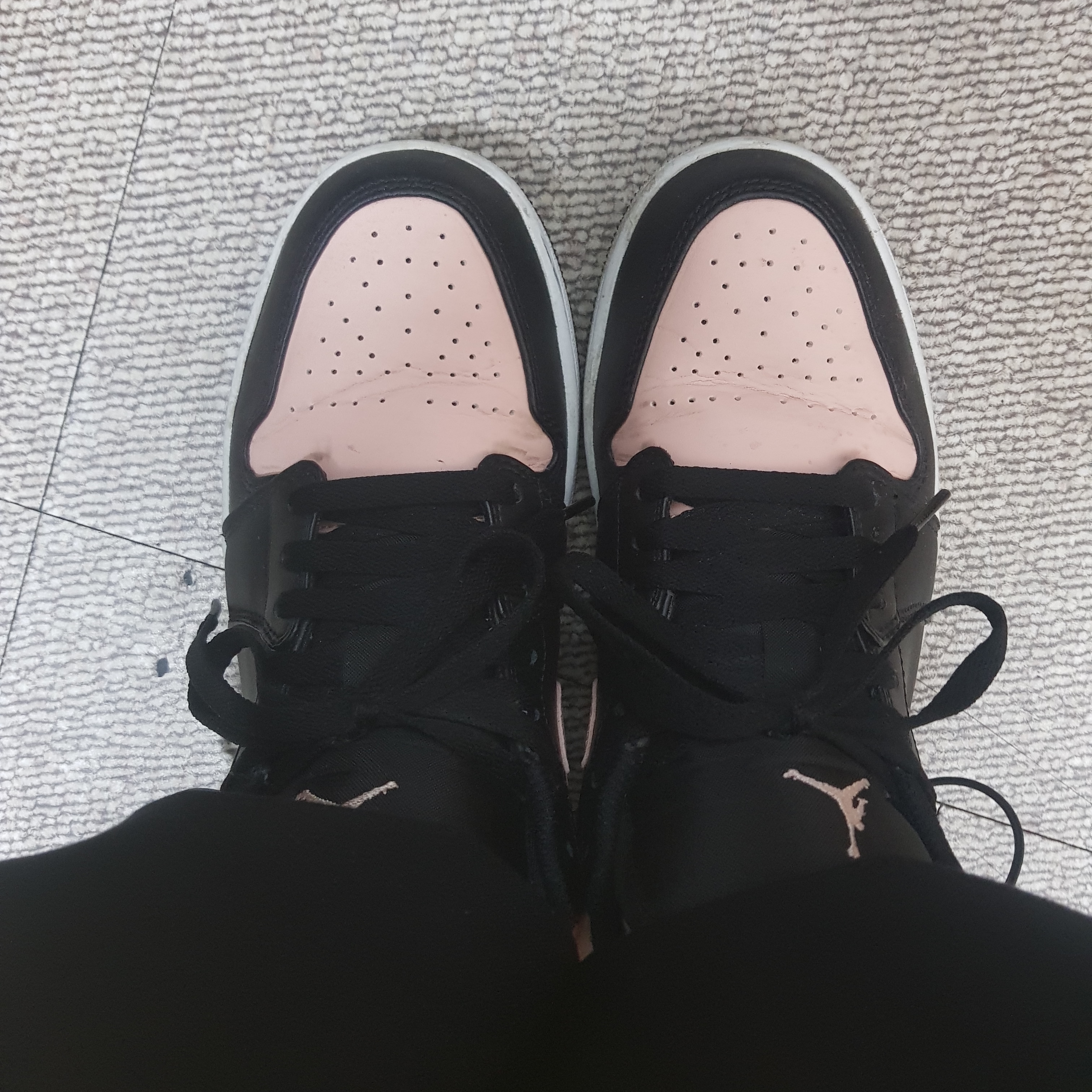 Jordan 1 Low Crimson Tint 착용 스타일