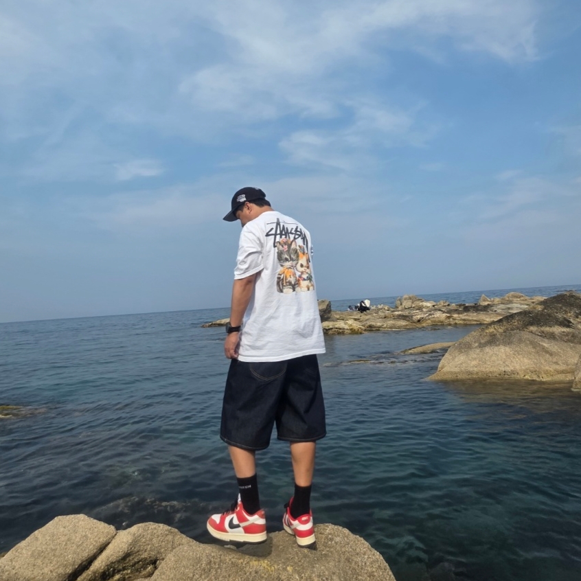 Supreme World Famous S Logo 6-Panel Black, Supreme x Marithe Francois Girbaud X-Seam Baggy Denim Shorts Rigid Indigo - 25SS 착용 스타일 - 1