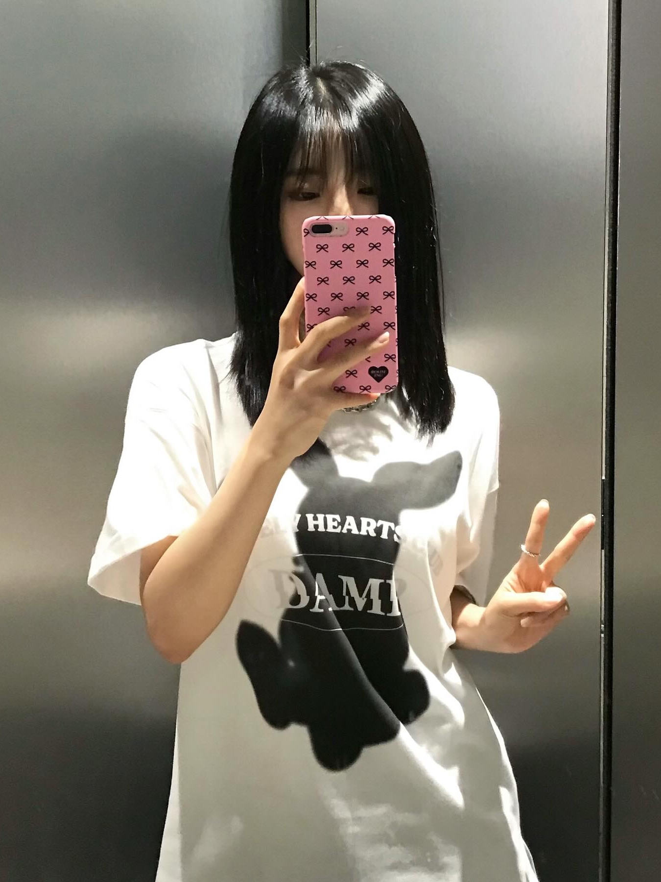 Don't Ask My Plan Rabbit Club Oversized Tee - White 착용 스타일 - 3