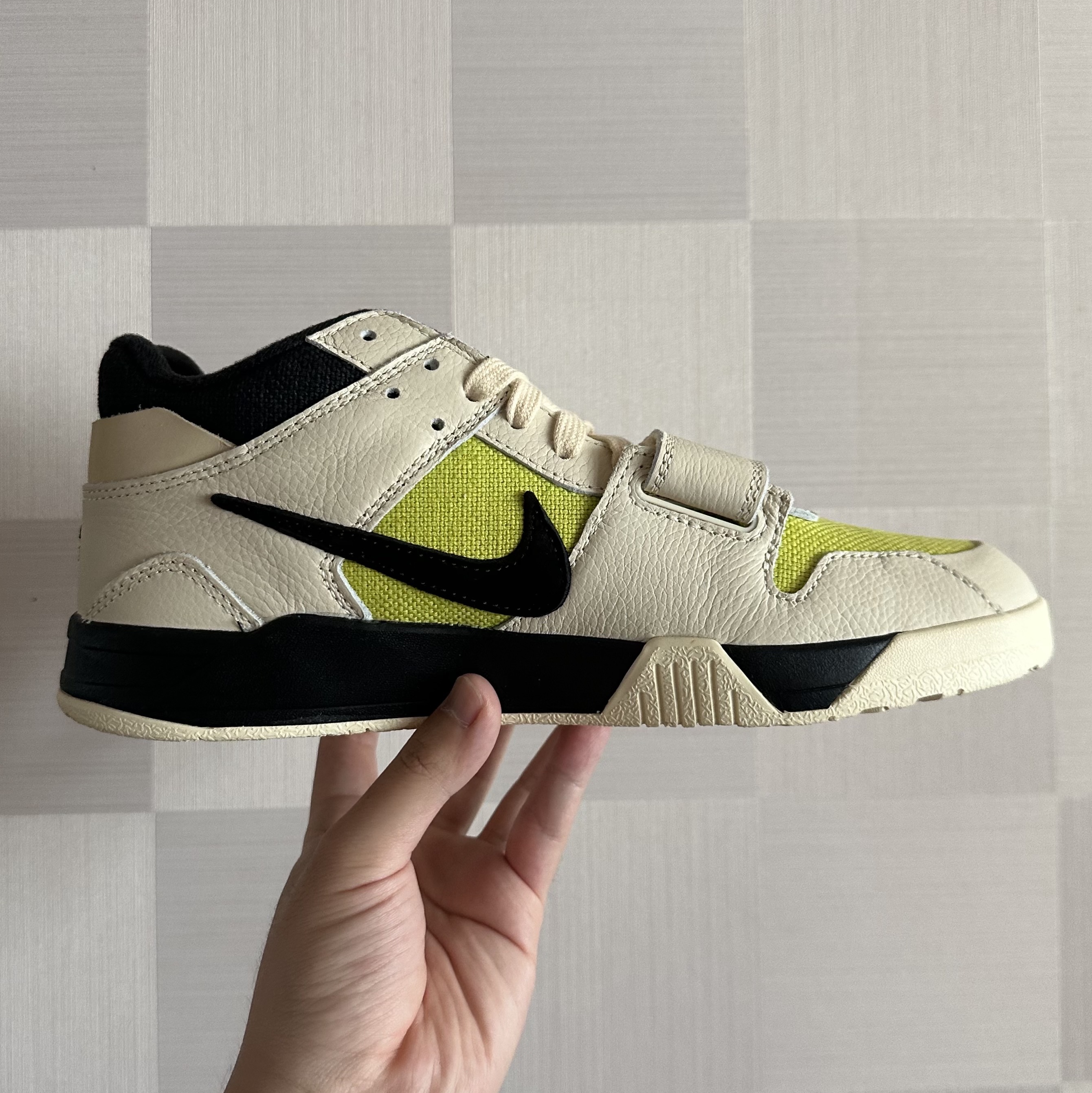 Jordan x Travis Scott Jumpman Jack TR Bright Cactus 착용 스타일 - 1