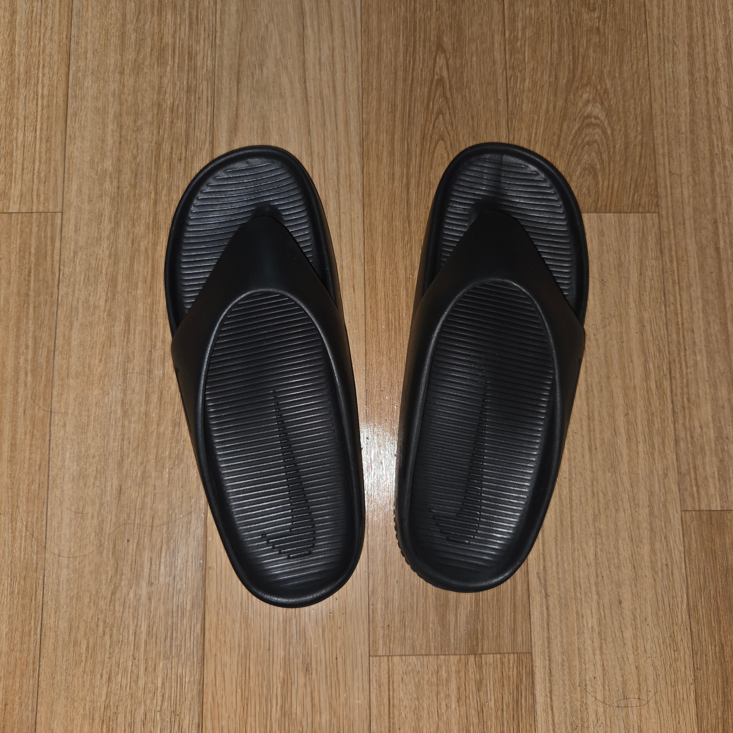 Nike Calm Flip Flops Black 착용 스타일 - 1